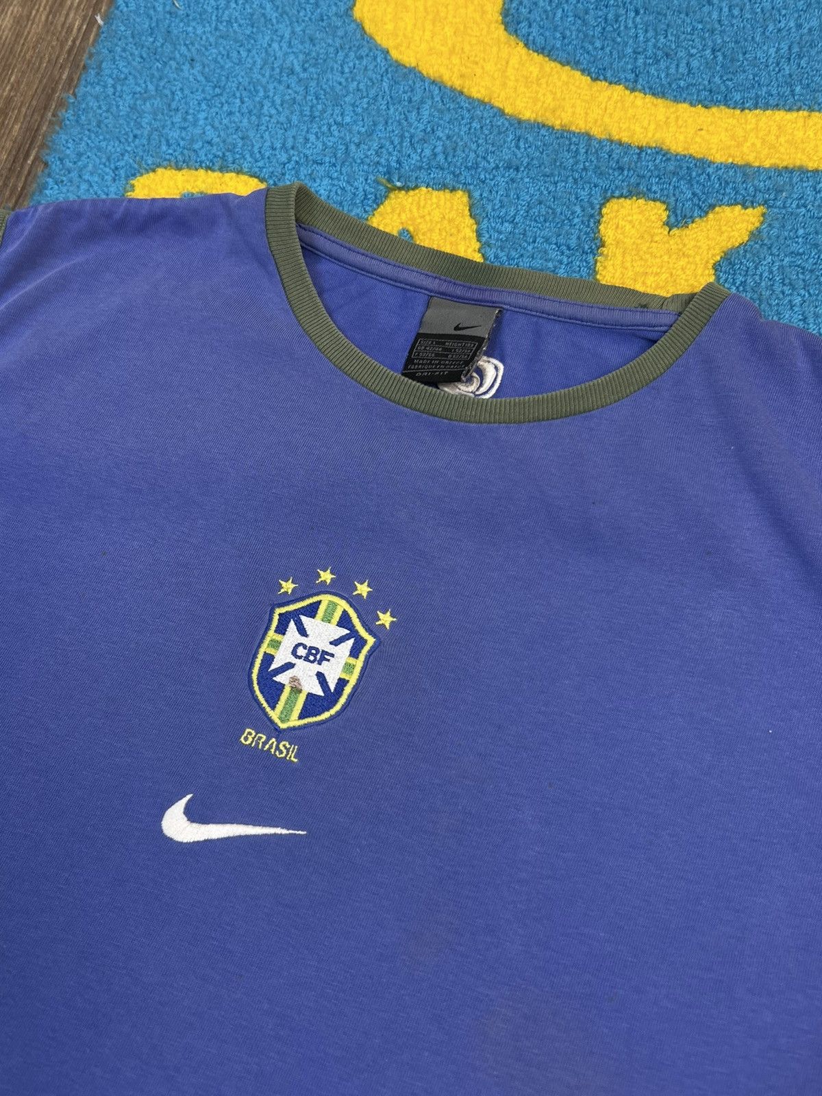 Nike Vintage 2004 Nike Brazil Center Logo blue sleeves jersey Size US L / EU 52-54 / 3 - 3 Thumbnail
