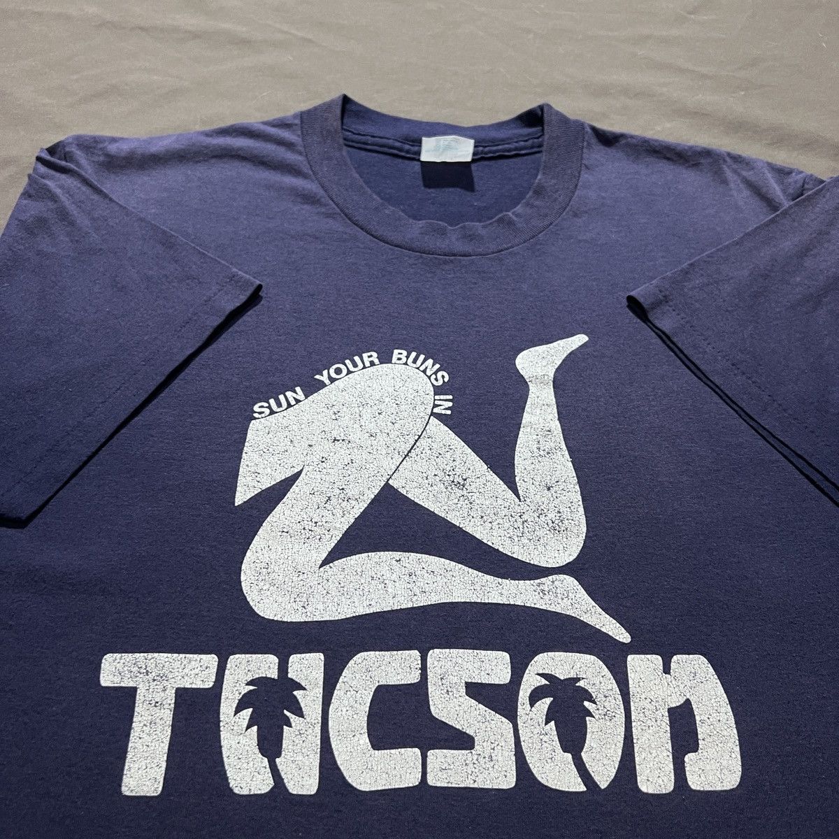 Vintage Vintage 90s Sun Your Buns in Tucson funny humor graphic Tee Size US L / EU 52-54 / 3 - 1 Thumbnail