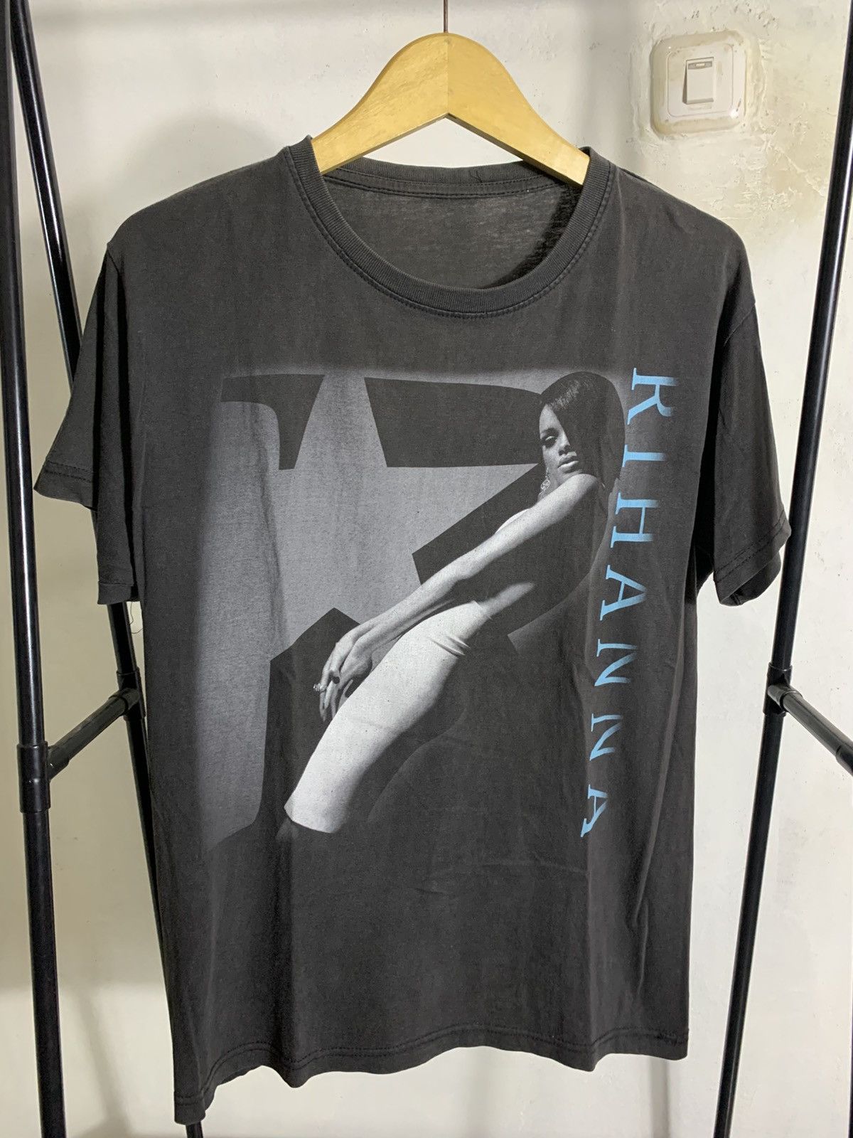 Vintage Vintage Rihanna Size US M / EU 48-50 / 2 - 1 Thumbnail