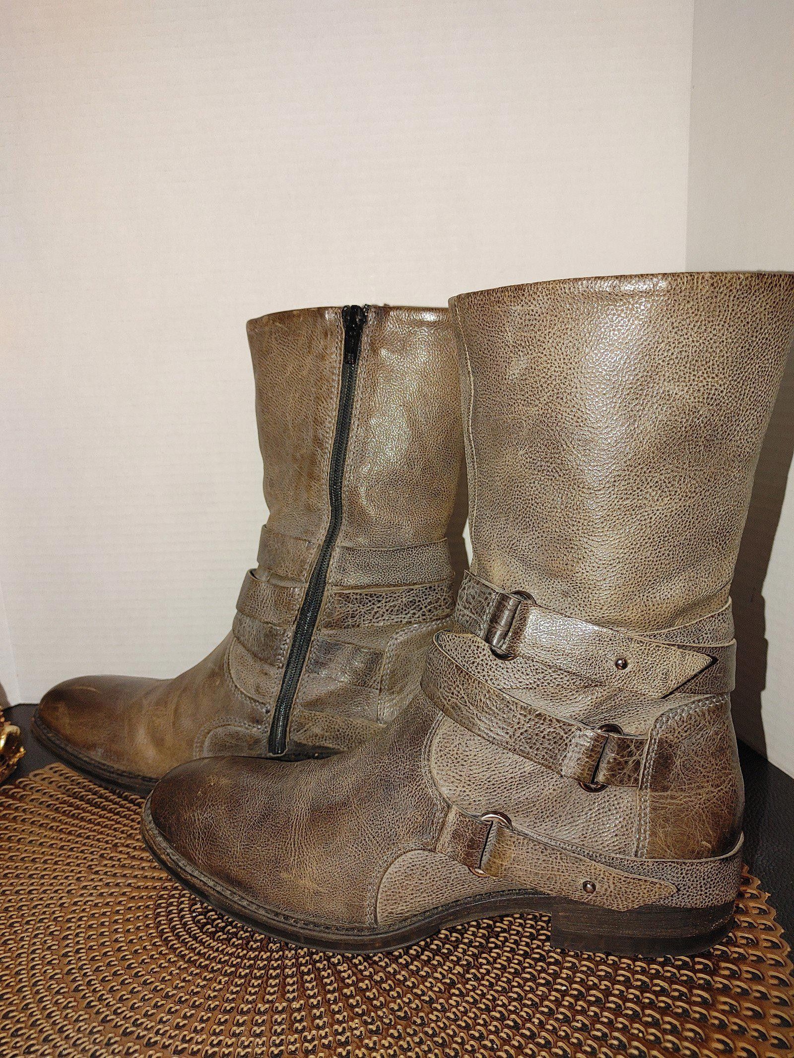Designer Vera Wang Lavender Kippy Moto Ankle Leather Boots Size 8.5M Size US 8.5 / IT 38.5 - 1 Thumbnail