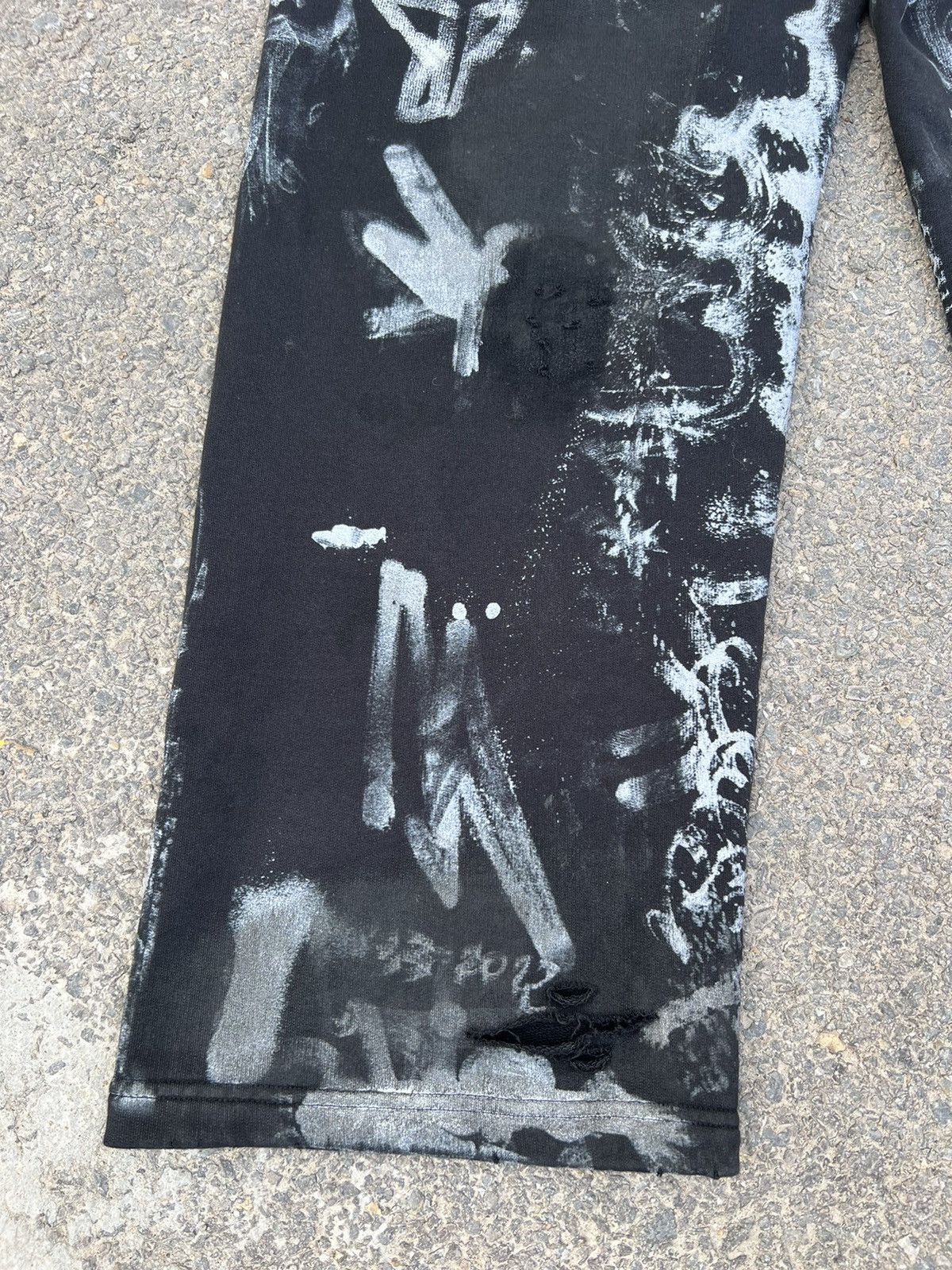 Balenciaga Balenciaga SS24 Black Graffiti Sweatpants Size US 28 / EU 44 - 4 Thumbnail