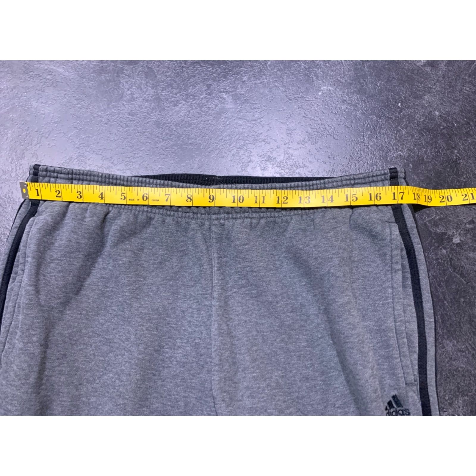 Adidas Adidas Men’s Gray Jogger Sweatpants Tapered Fit Activewear Gym & Running 28 Inch Inseam Size US 31 - 4 Thumbnail