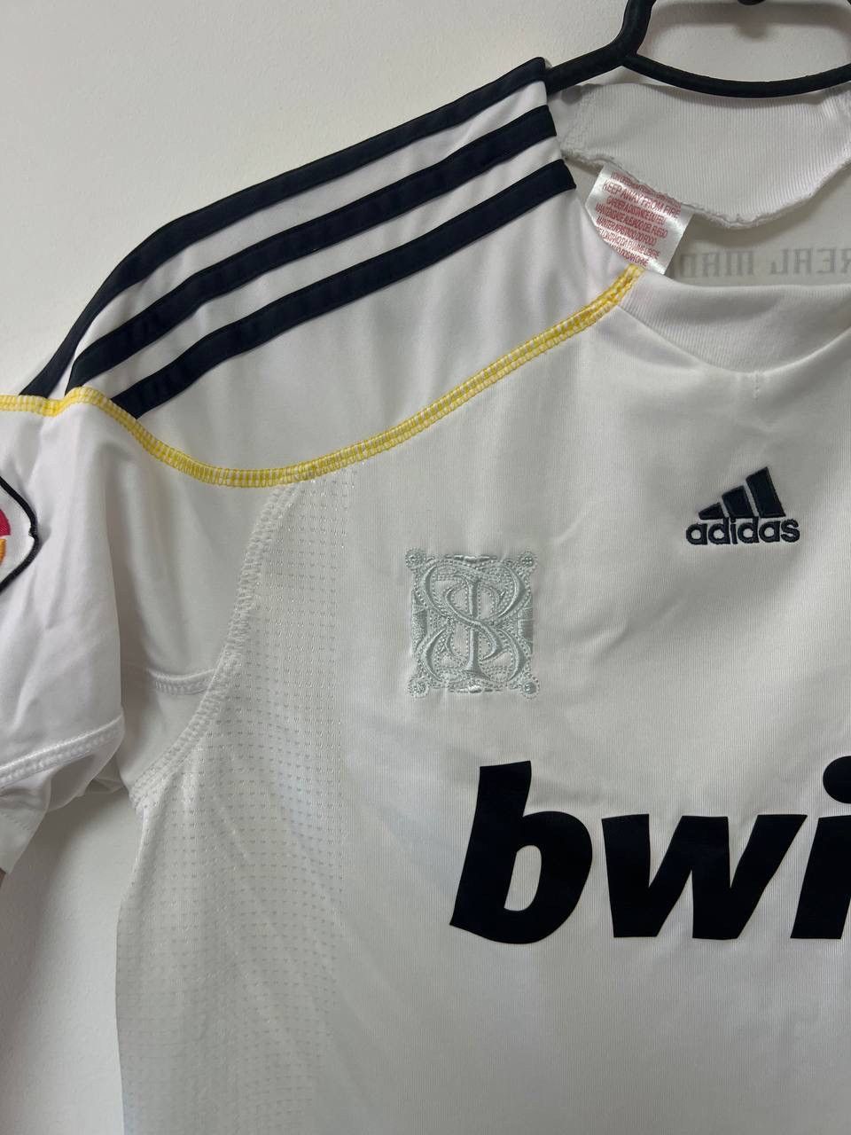 Adidas Real Madrid 2009/2010 Home Soccer Football Shirt Adidas M Size US M / EU 48-50 / 2 - 3 Thumbnail