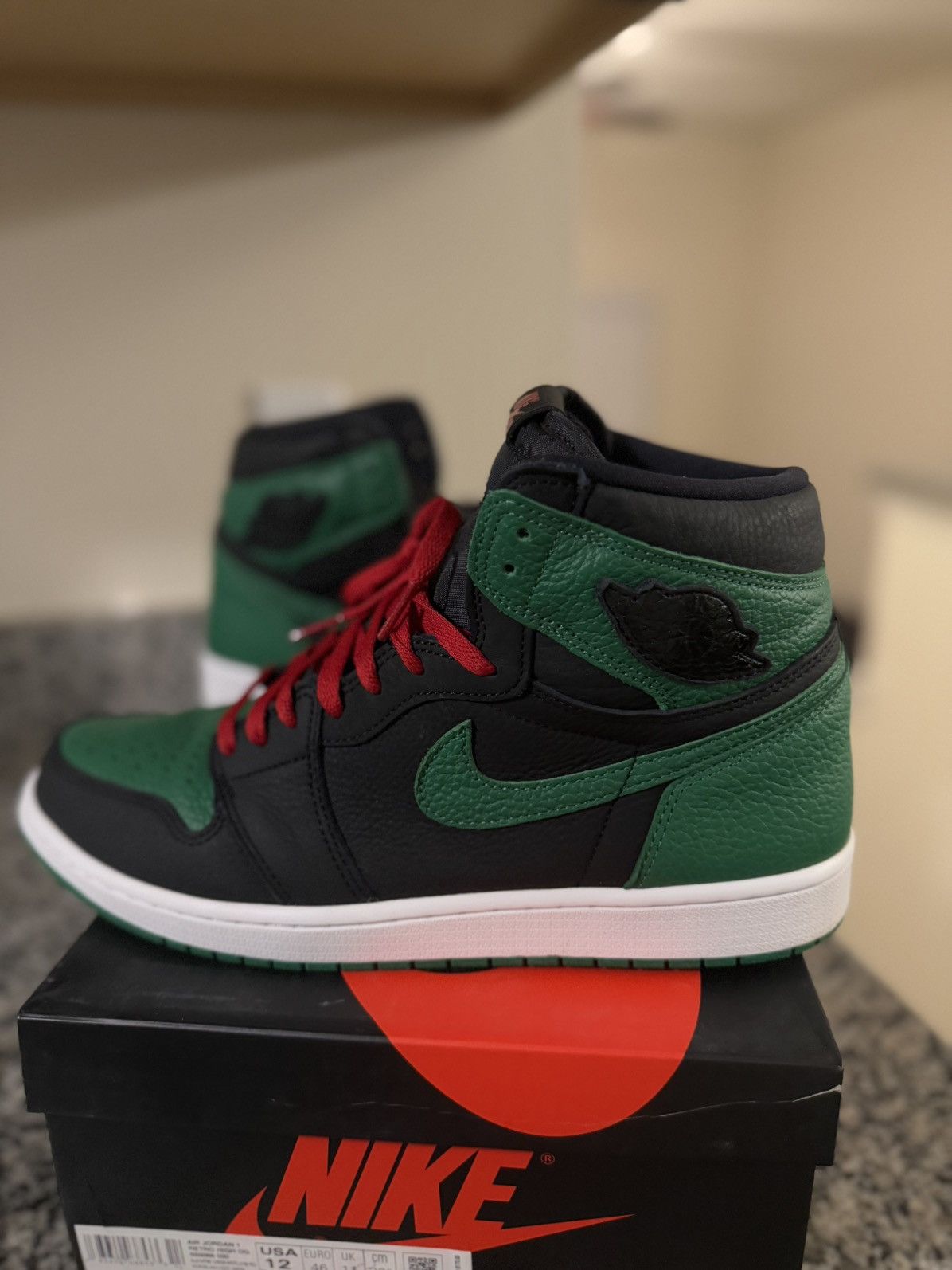 Jordan Brand × Nike Jordan 1 Pine Green Size 12 (555088-030) W BOX Size US 12 / EU 45 - 3 Thumbnail
