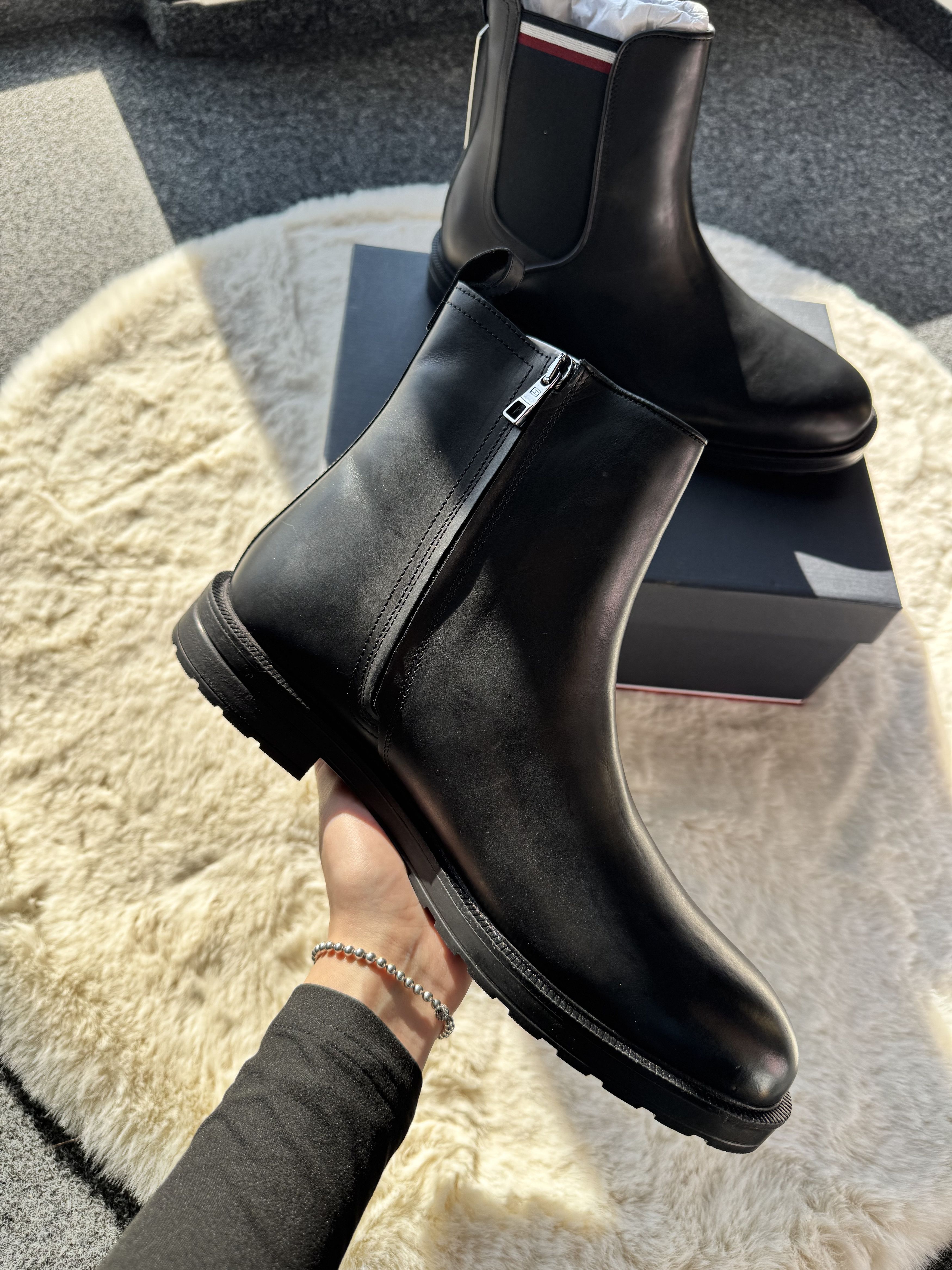 Tommy Hilfiger Tommy Hilfiger Cleated - Black leather ankle chelsea boots Size US 12 / EU 45 - 4 Thumbnail