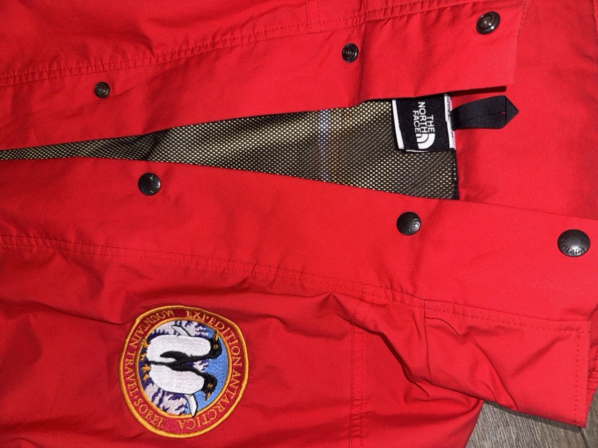 The North Face The North Face Red Hooded Adjustable Jacket Men's Gor-Tex Size US L / EU 52-54 / 3 - 3 Thumbnail