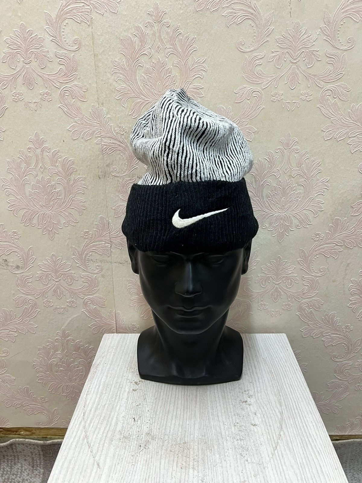 Nike Vintage Nike Swoosh Beanie Hats Size ONE SIZE - 2 Thumbnail