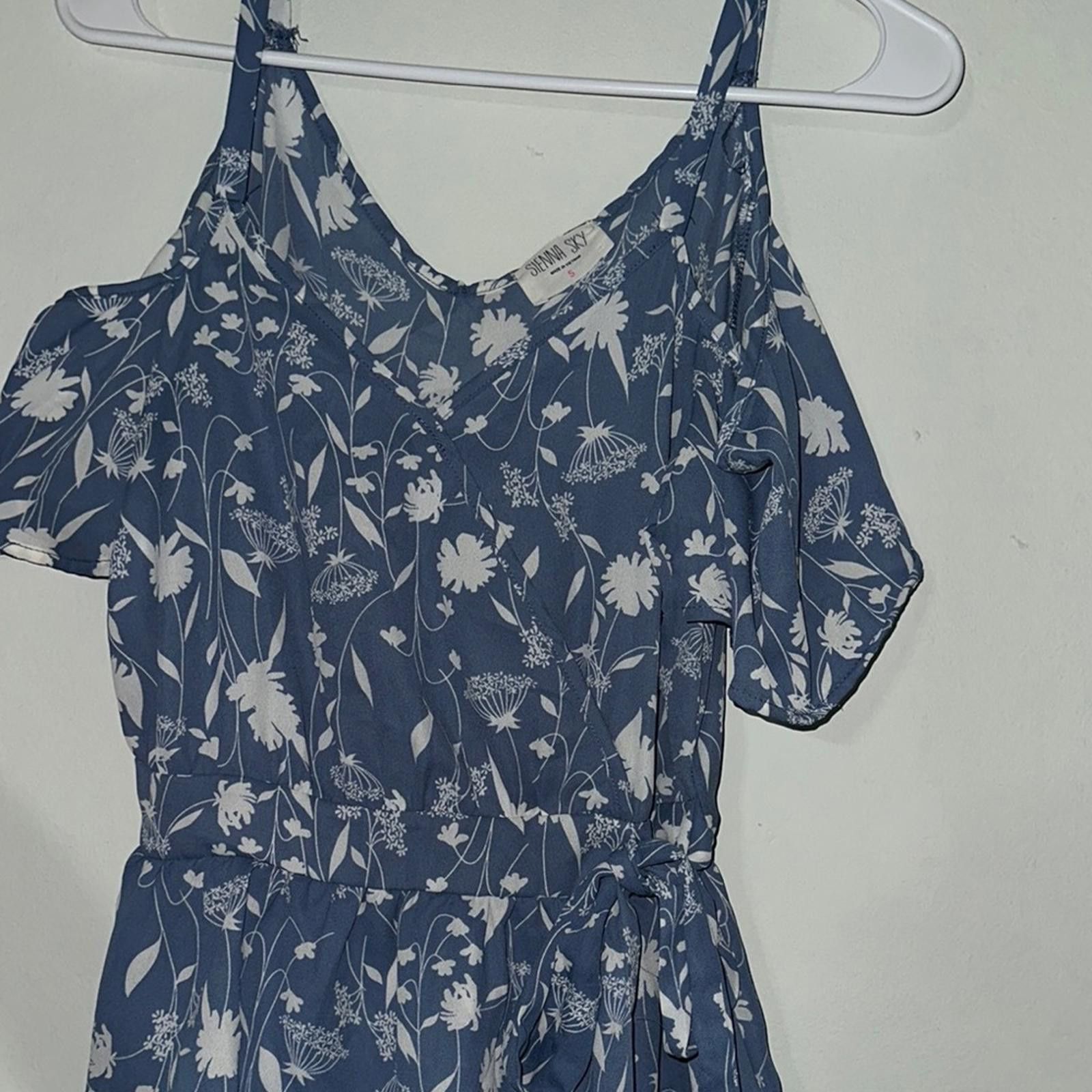 Designer Sienna Sky Blue and White Ruffled Flutter Sleeve Blouse Size S / US 4 / IT 40 - 3 Thumbnail