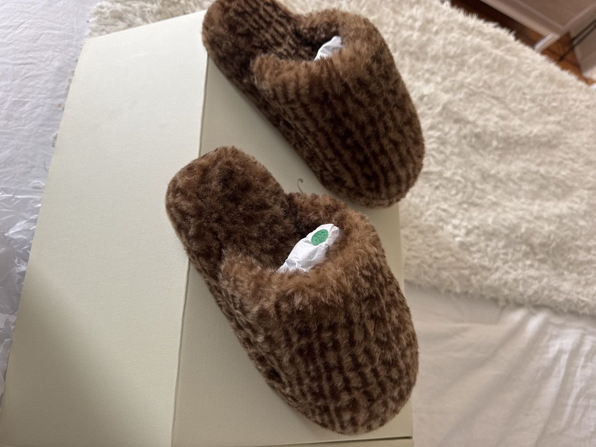 Kith Kithmas Women monogram Shearling Slippers Size US 5 / IT 35 - 5 Thumbnail