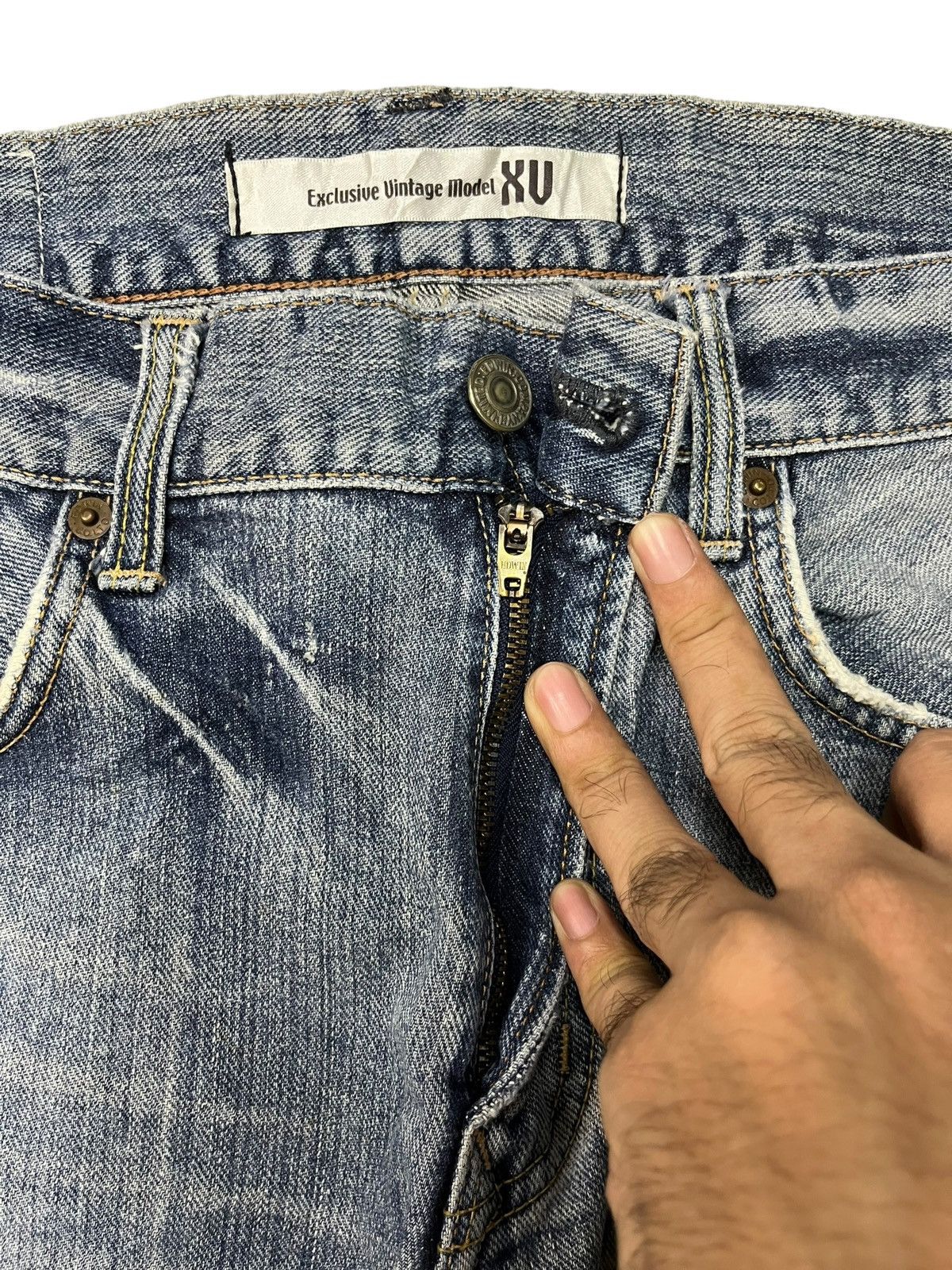 Edwin × Japanese Brand Exclusive Vintage Edwin Light Wash Distressed Loose Jeans Size US 33 - 3 Thumbnail