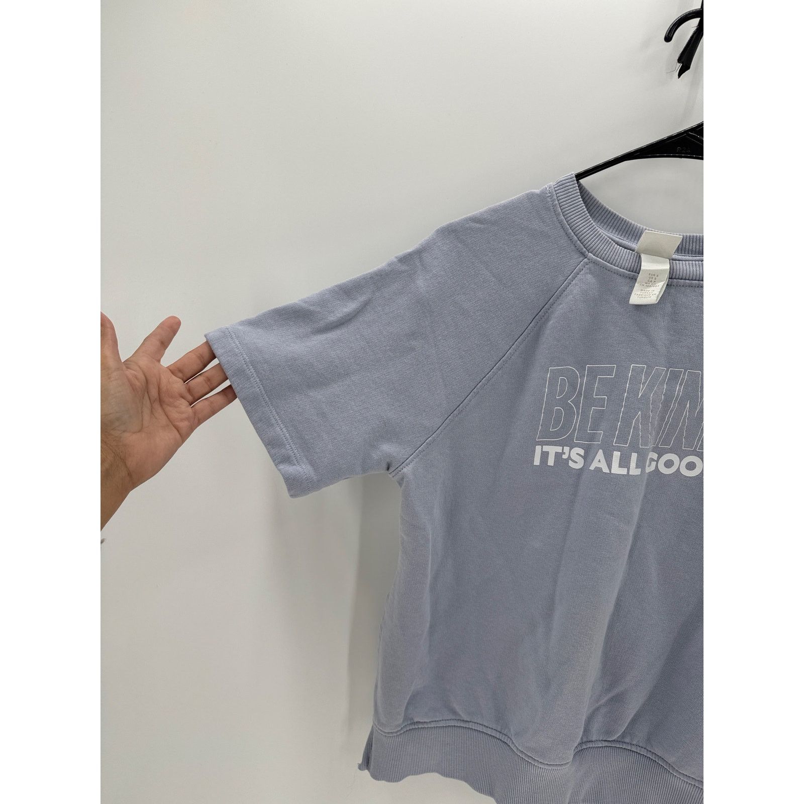 H&M H&M periwinkle blue "Be Kind - It's All Good" sweatshirt S Size S / US 4 / IT 40 - 7 Thumbnail