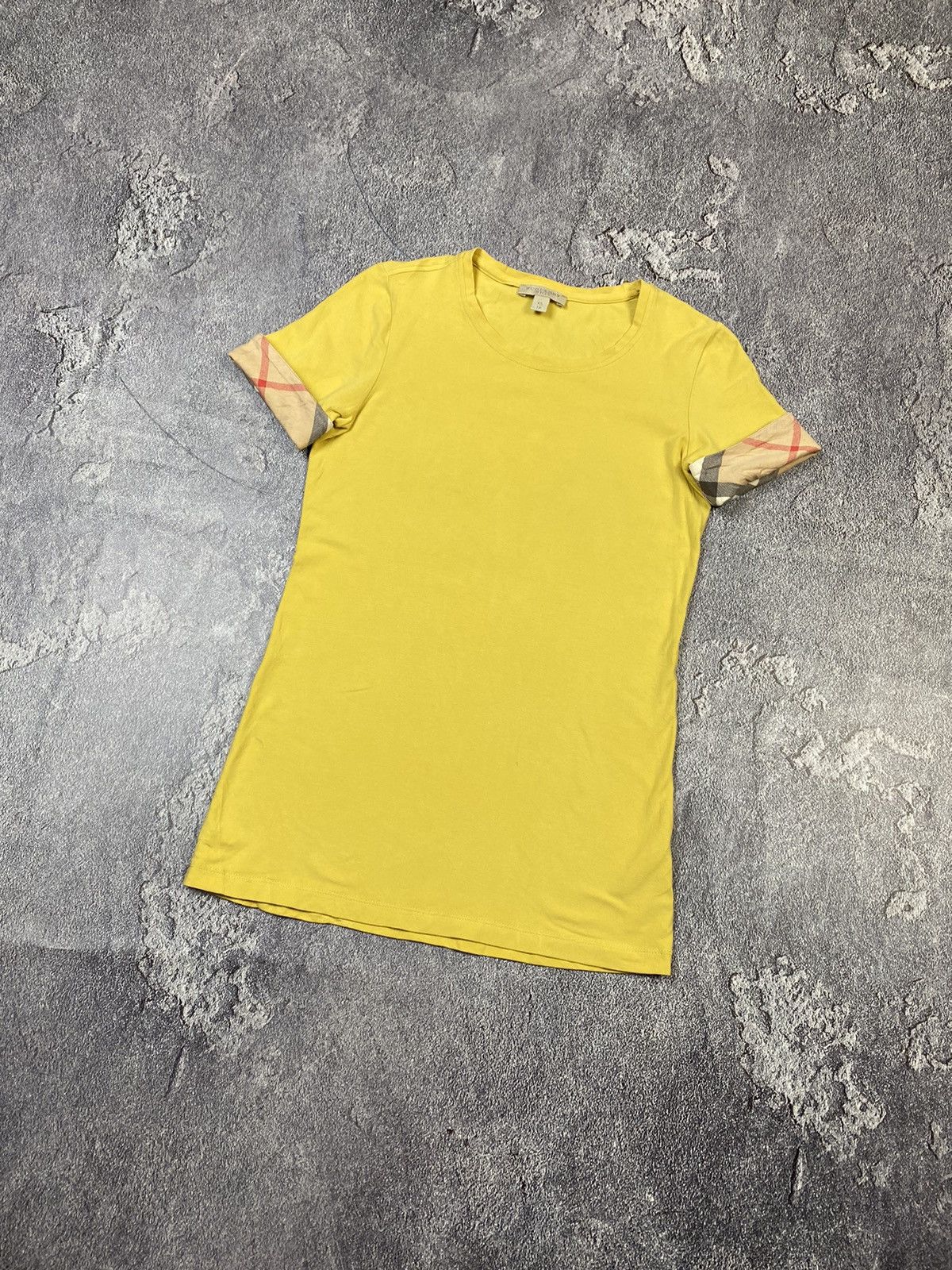 Burberry VTG Burberry Brit Yellow Ladies Glamour T-shirt Size XS / US 0-2 / IT 36-38 - 2 Thumbnail