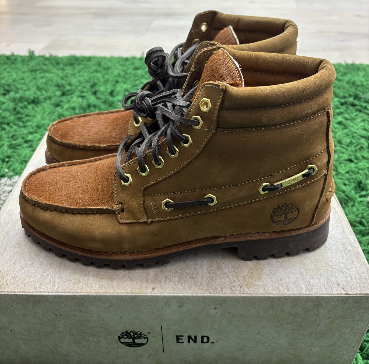 END x Timberland Mid Lace Up Boot size 10.5 M