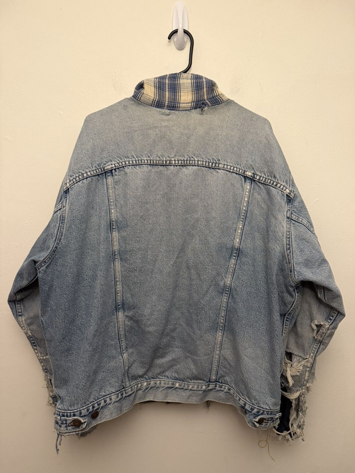 Vintage Vintage Levi’s Distressed Thrashed Denim Workwear Jacket Size US XL / EU 56 / 4 - 7 Thumbnail