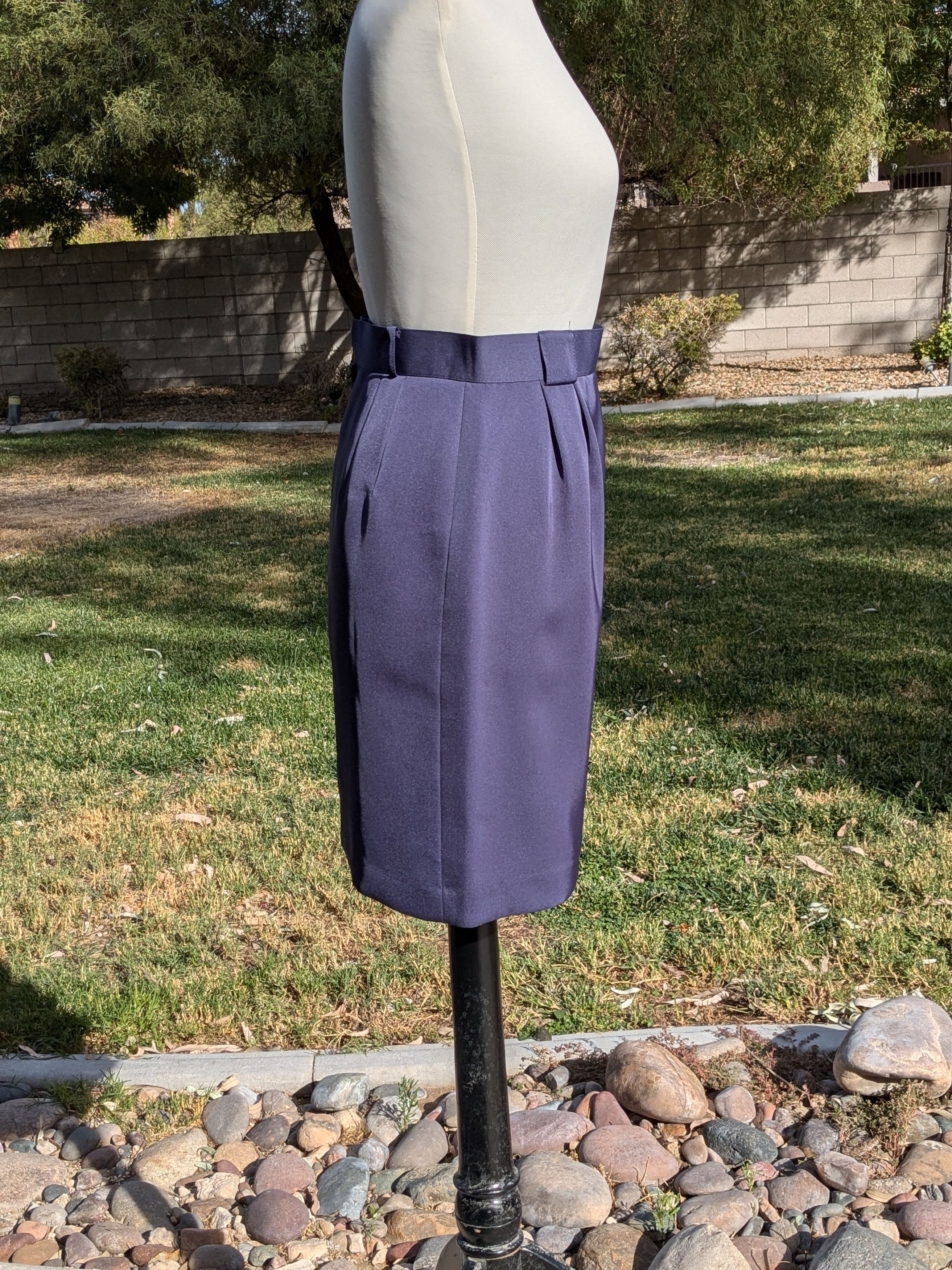 Vintage Petite Vintage Ohkura Tokyo Midi A-Line Smooth 1980s Skirt Size 27" / US 4 / IT 40 - 3 Thumbnail