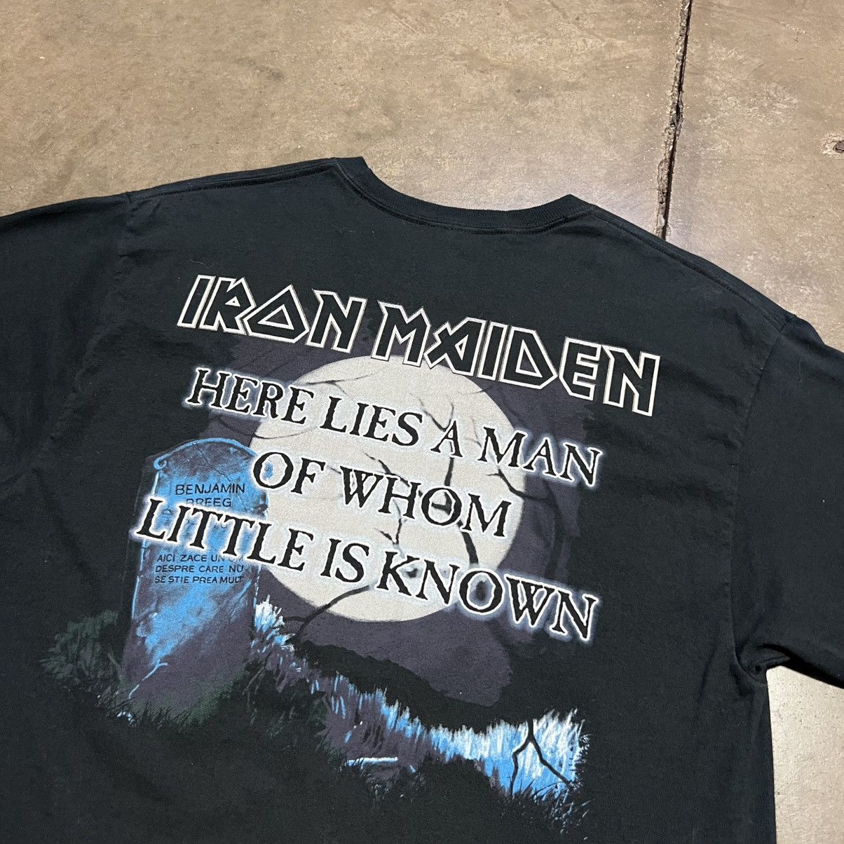 Iron Maiden Vintage Iron Maiden Band Tee Here Lies a Man Y2K Grunge Punk Size US M / EU 48-50 / 2 - 6 Thumbnail