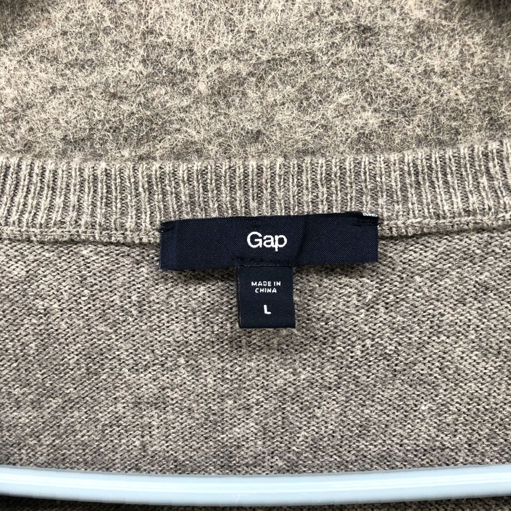 Gap Gap Mens L Gray V-Neck Pullover Knit Sweater Cotton Cashmere Size US L / EU 52-54 / 3 - 5 Thumbnail
