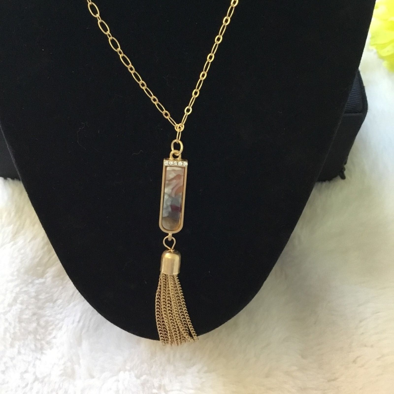 Ann Taylor Ann Taylor Gold Tassel Necklace Size ONE SIZE - 1 Thumbnail