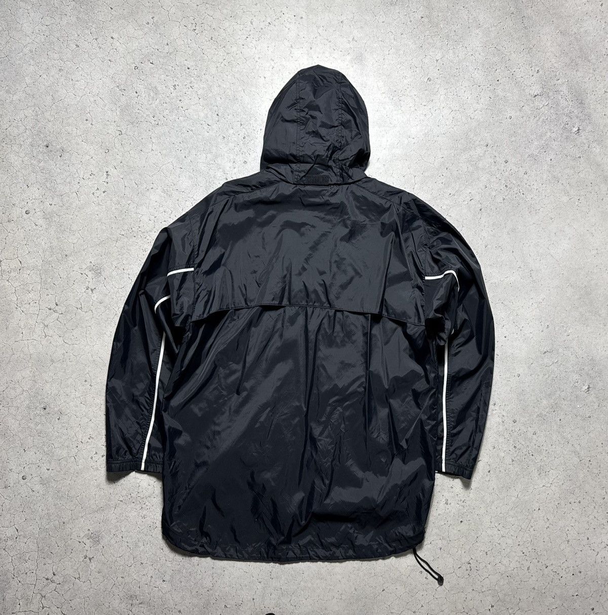Nike Nike Vintage 90’s Nylon Black Light Windbreakers Jacket Size US L / EU 52-54 / 3 - 8 Thumbnail
