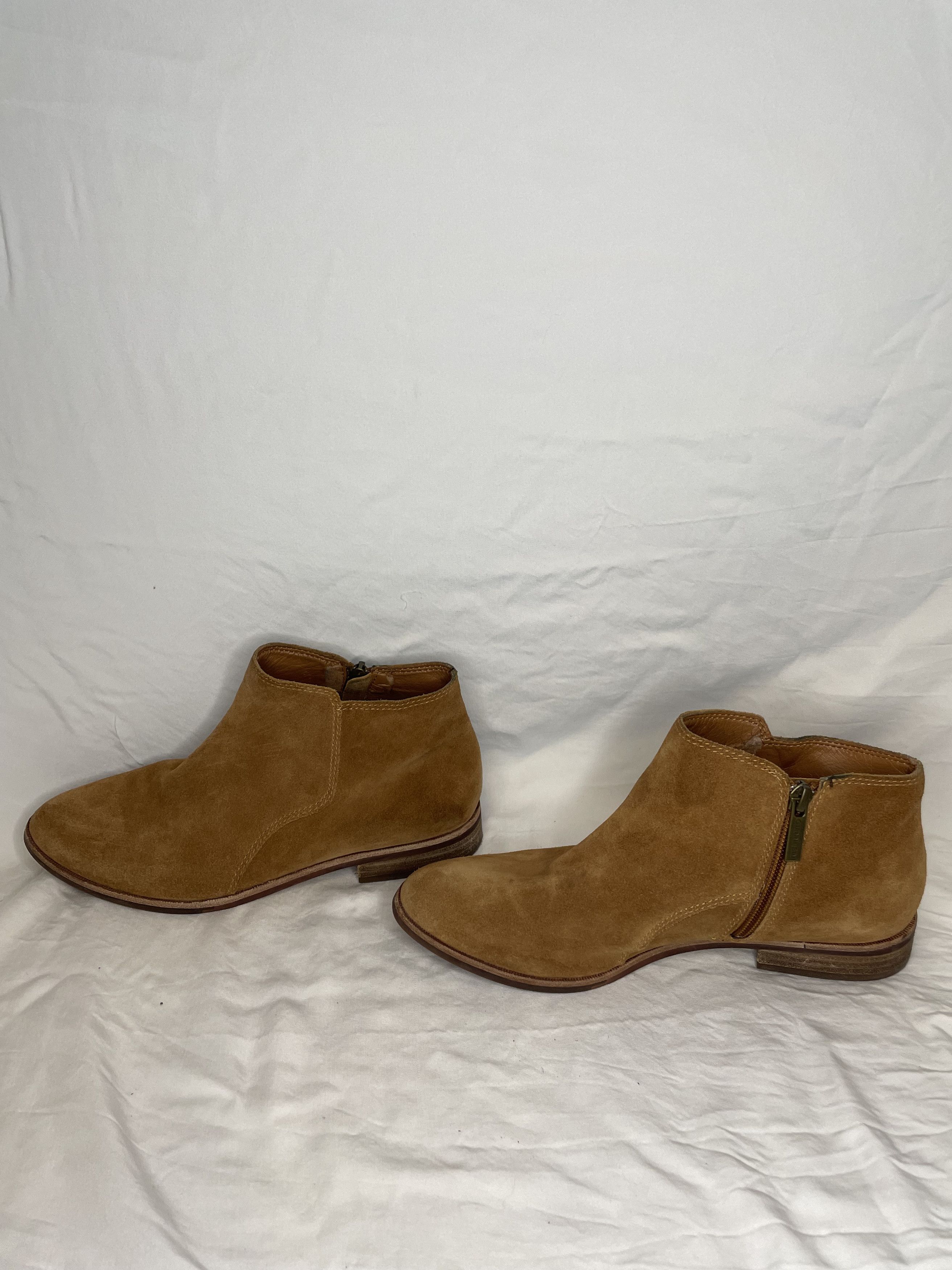 Gianni Valentino Gianni Bini Flat Ankle Booties Tan Suede Zip Size US 8 / IT 38 - 4 Thumbnail