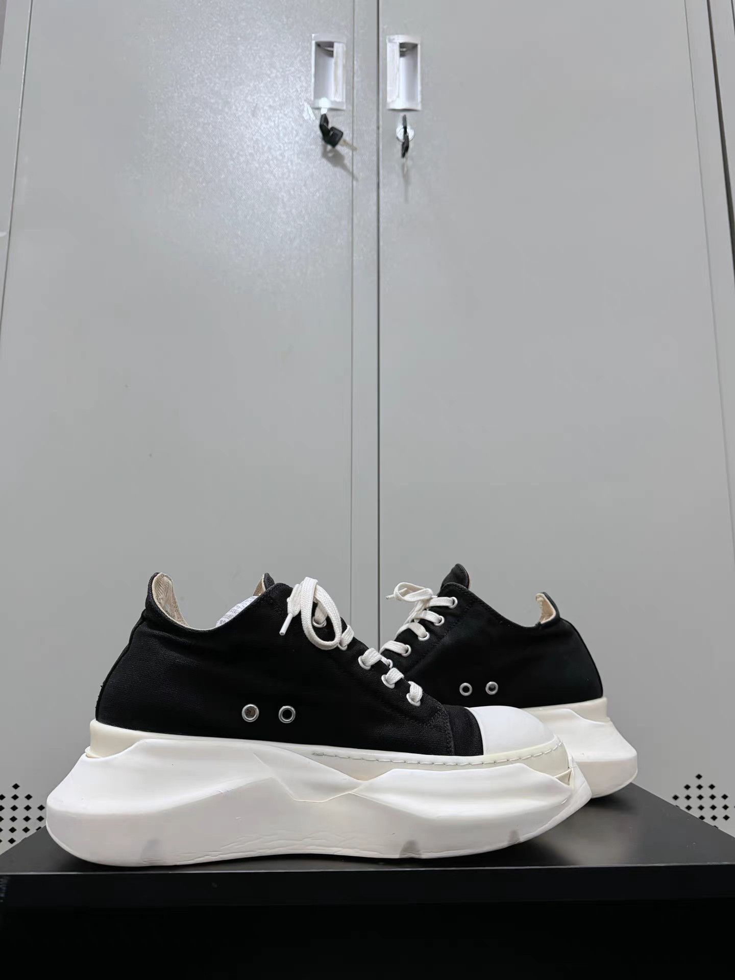 Rick Owens Rick Owens Abstract sneakers with tank sole, Converse-style Size US 7 / EU 40 - 6 Thumbnail