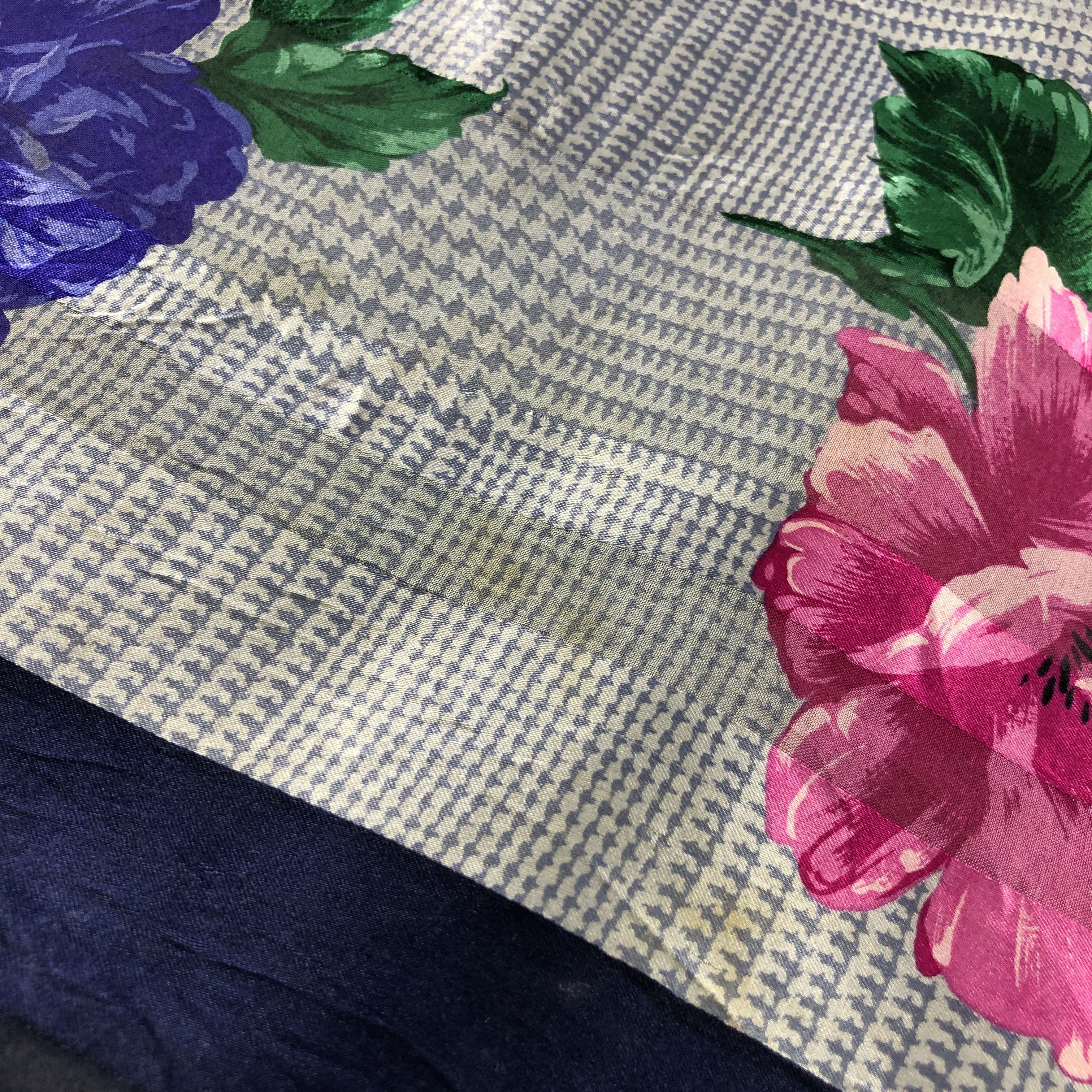 Givenchy Vintage Givenchy Floral Hand Rolled Silk Scarf M1203 Size ONE SIZE - 8 Thumbnail