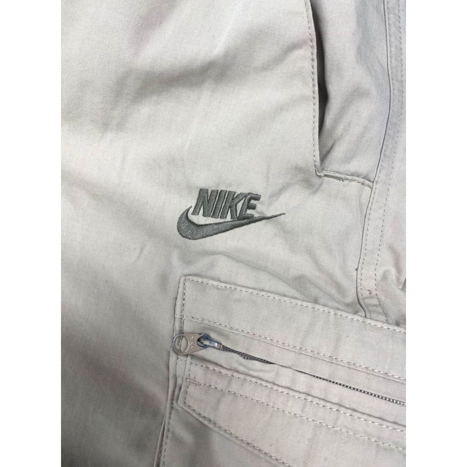 Nike VINTAGE Nike 00s Cargo Baggy Pants Men Size L Beige Wide-Leg Track Pants Pockets Drawstring Size US 33 - 7 Thumbnail