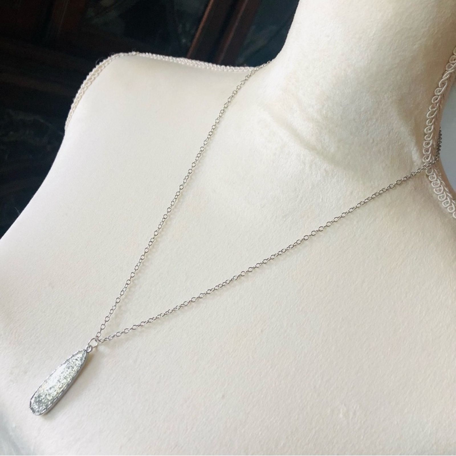 Jewelry Elegant long raindrop silver sparkle faceted gem on chain Size ONE SIZE - 4 Thumbnail