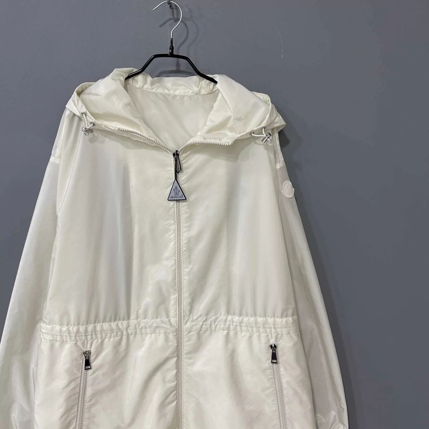 Moncler Moncler new cream logo arm sun protection jacket Size S / US 4 / IT 40 - 1 Thumbnail