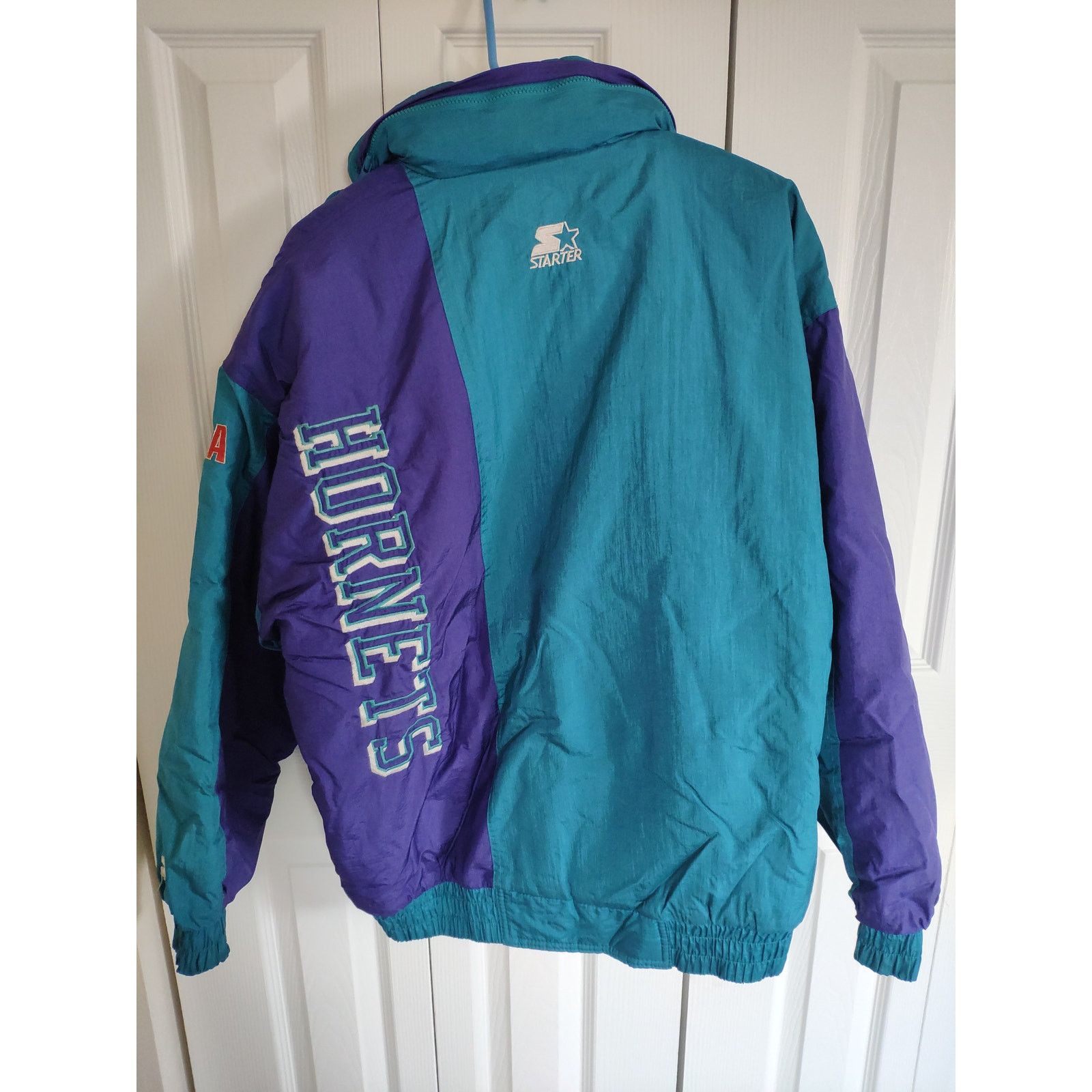 Starter Vintage Starter Charlotte Hornets Puffer Jacket LARGE Size US L / EU 52-54 / 3 - 2 Thumbnail