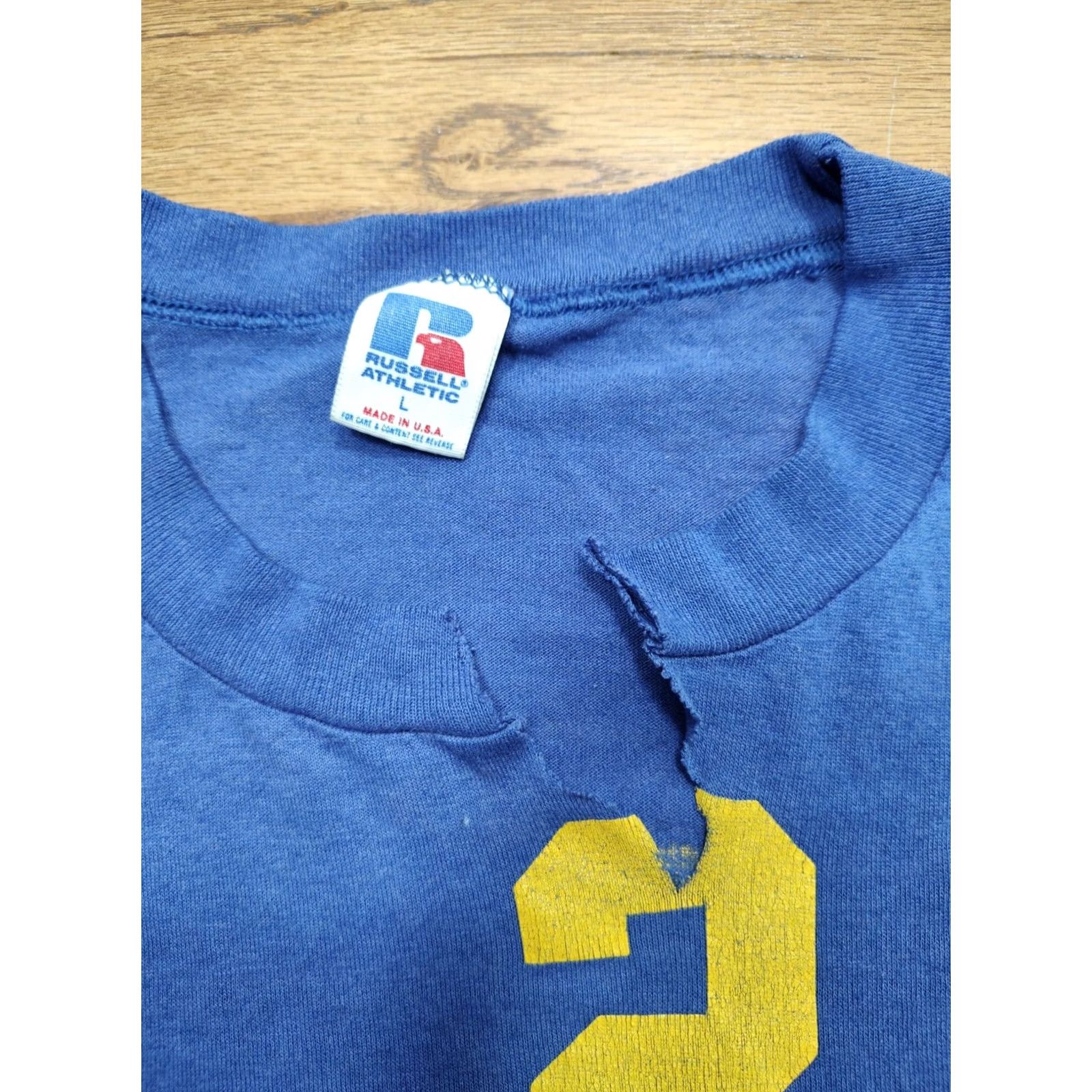 Vintage VINTAGE Russell Mens Large Blue Long Sleeve T Shirt Preppy Lakers Volleyball 80s 90s Retro College USA Size US L / EU 52-54 / 3 - 4 Thumbnail