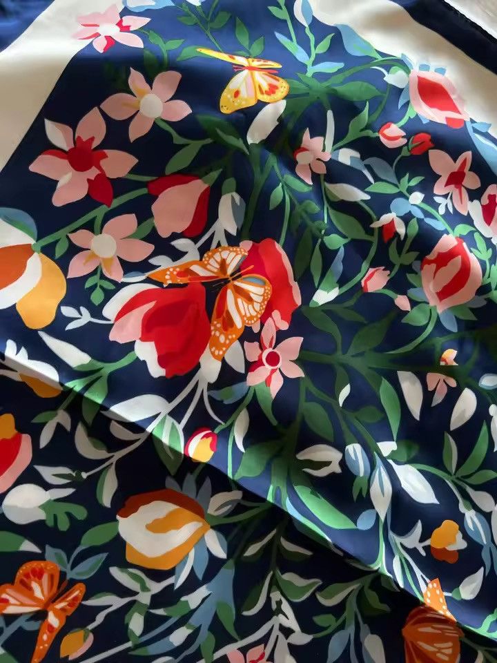 Japanese Brand ✨Elegant Bandana Square Scarf Silky Satin Print Leop Size ONE SIZE - 3 Thumbnail