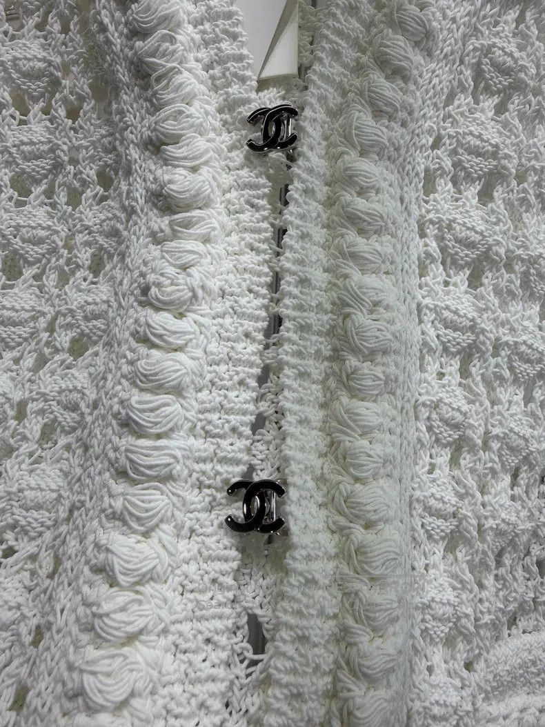 Chanel Chanel White hollow knitted cardigan coat Size M / US 6-8 / IT 42-44 - 3 Thumbnail