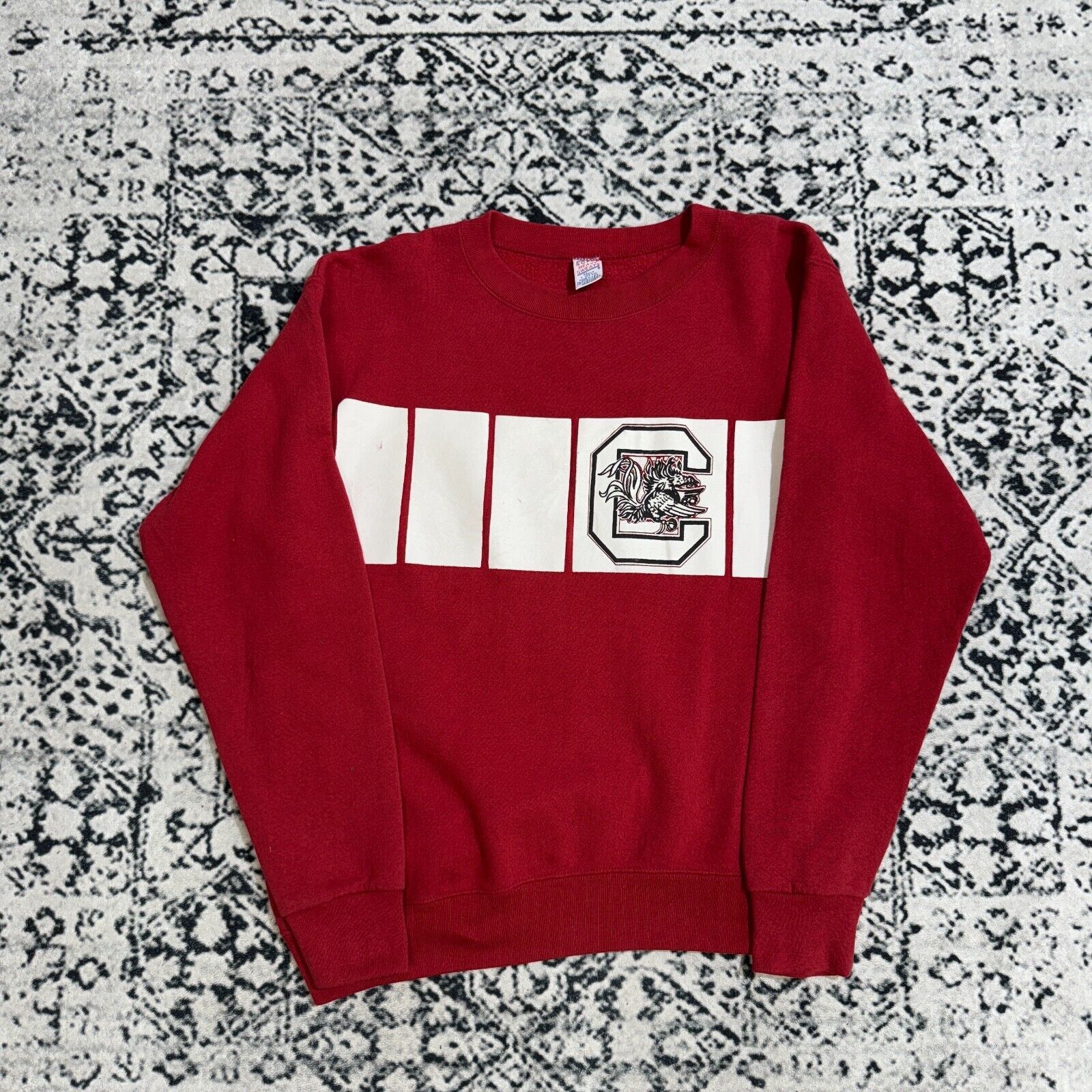 Vintage Vintage Unisex Red White Cotton Crewneck Size L Made in USA Size US L / EU 52-54 / 3 - 1 Thumbnail