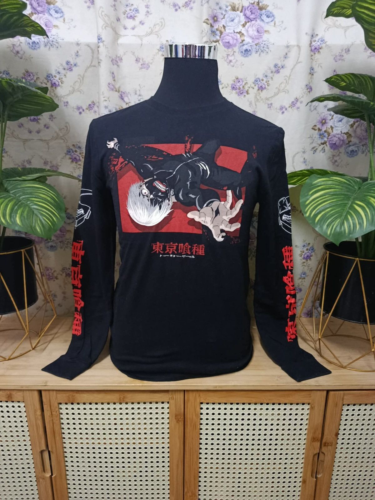 Hot Topic Rare collabration Hot Topic x anima Tokyo Ghoul ter Size US S / EU 44-46 / 1 - 1 Thumbnail