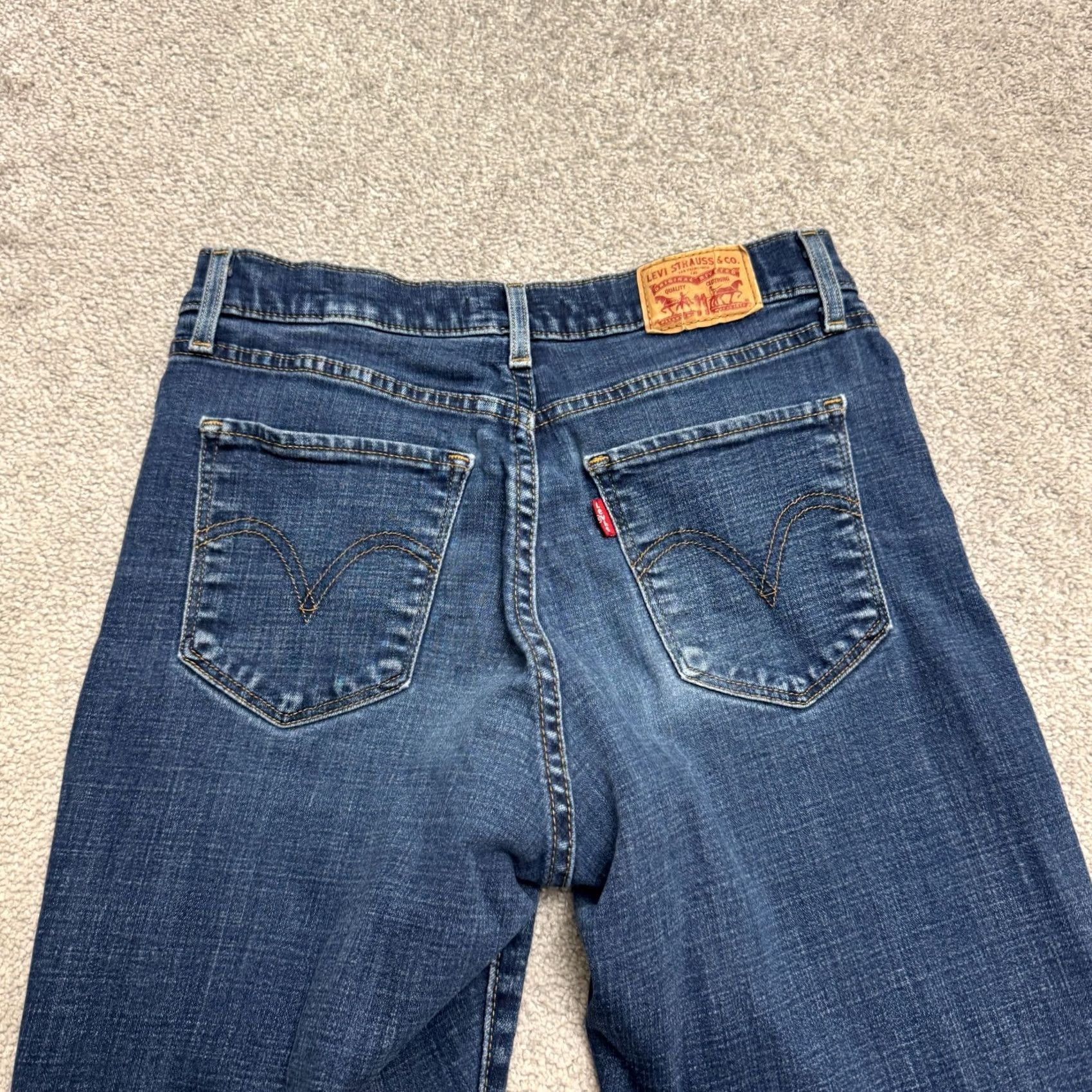 Levi's Levi's Jeans Classic Straight 5-Pocket Denim Womens 4M Blue Medium Wash Stretch 28x29 Adult Regular TS TS? Size 28" / US 6 / IT 42 - 7 Thumbnail