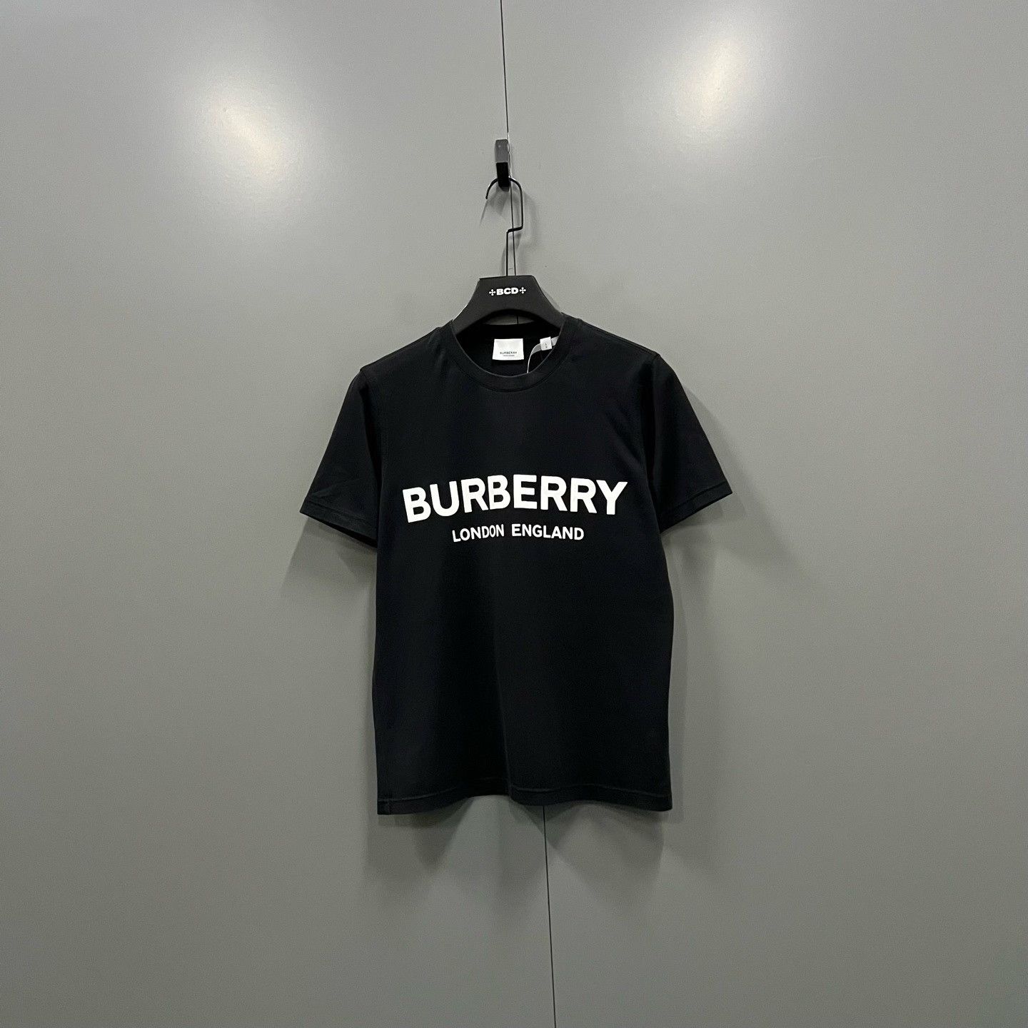Burberry Burberry Retro Printed Black T-Shirt l Men Size US L / EU 52-54 / 3 - 1 Thumbnail
