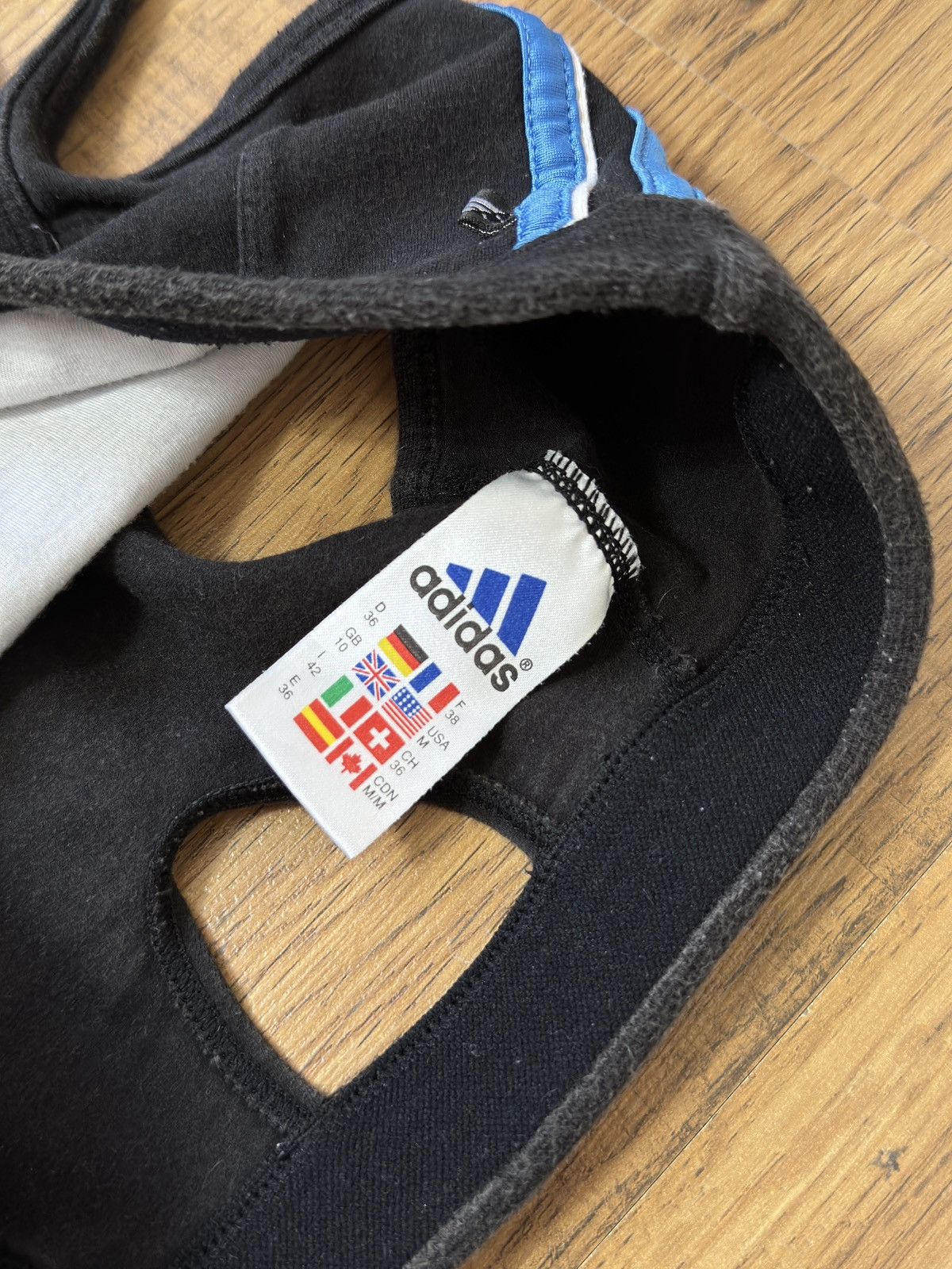 Adidas × Vintage VINTAGE ADIDAS CENTRAL LOGO CROP TOP Size M / US 6-8 / IT 42-44 - 4 Thumbnail