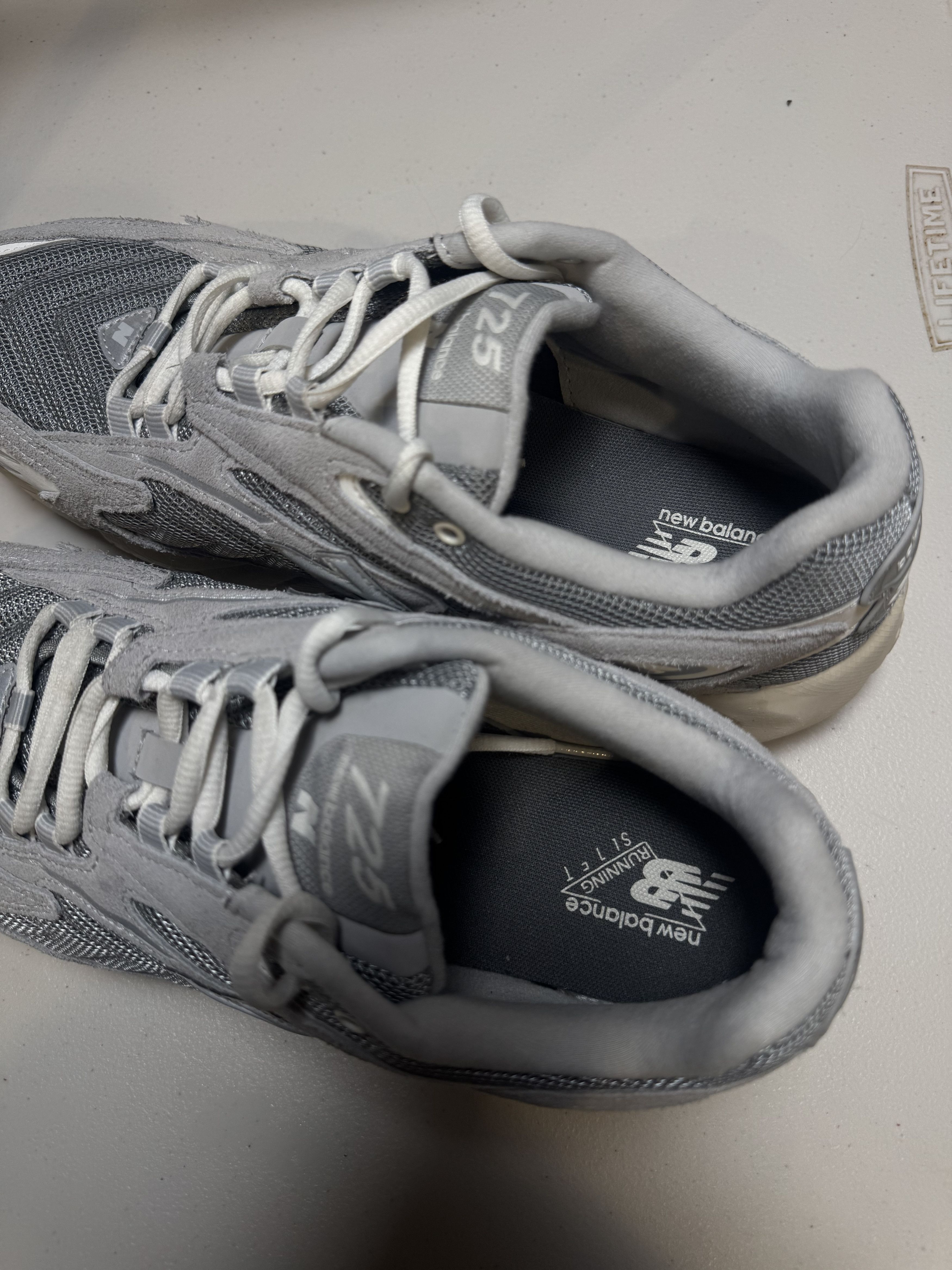 New Balance New Balance 725 Grey (M11) Size US 11 / EU 44 - 3 Thumbnail