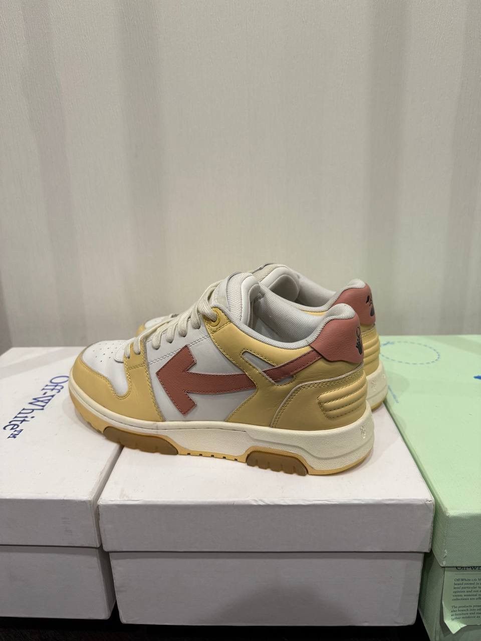 Off-White Off White out of office Size US 8 / EU 41 - 1 Thumbnail
