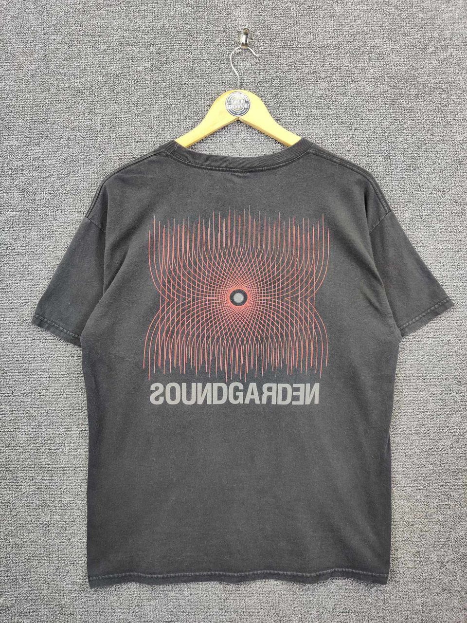 Band Tees Vintage Soundgarden Black Hole Sun Band Tees Tshirts Size US L / EU 52-54 / 3 - 6 Thumbnail