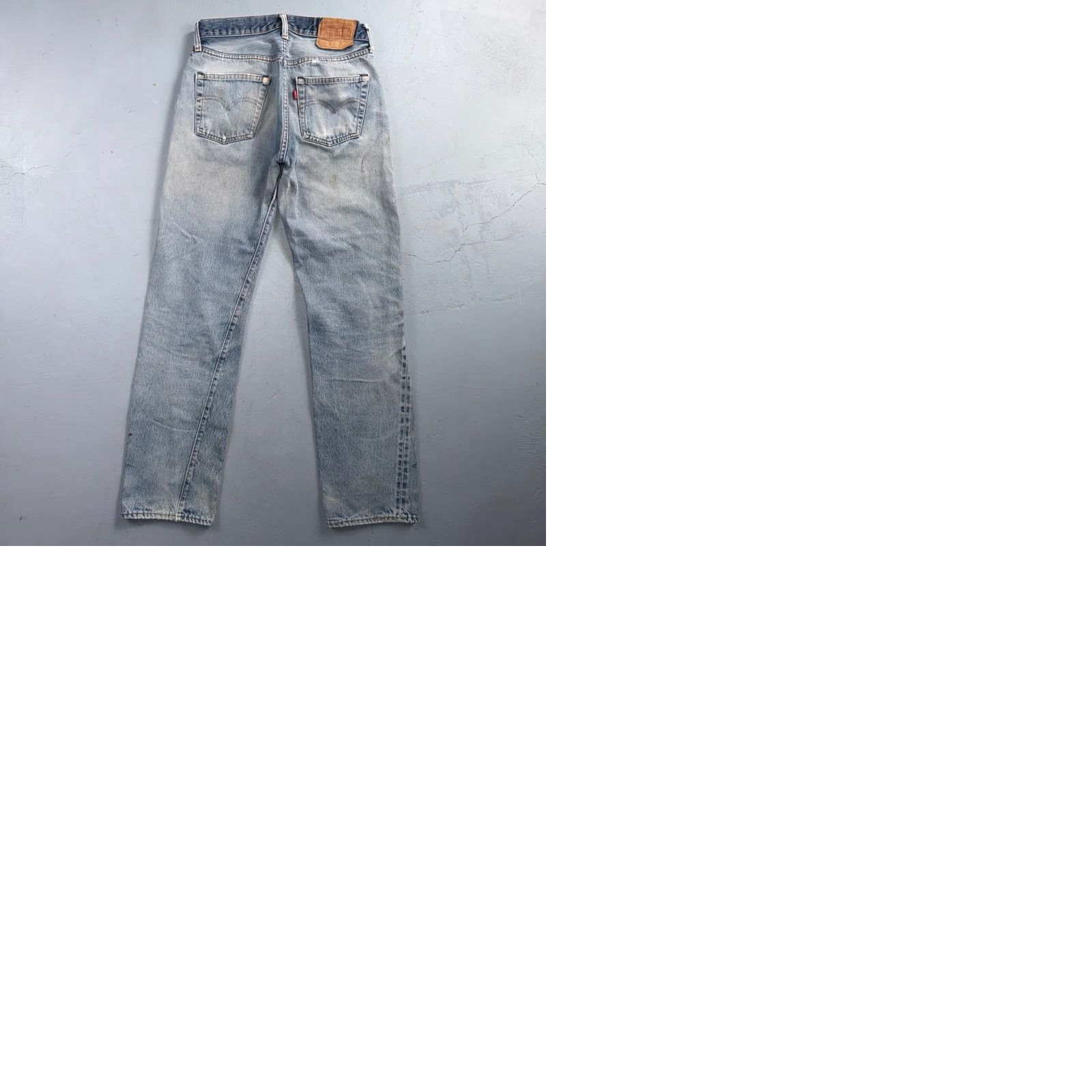 Levi's VINTAGE Levi's 501 Jeans Men Regular 31 Light Wash Blue 80s USA Distressed 5-Pocket Straight Denim 36in Inseam Button Closure Size US 31 - 12 Thumbnail