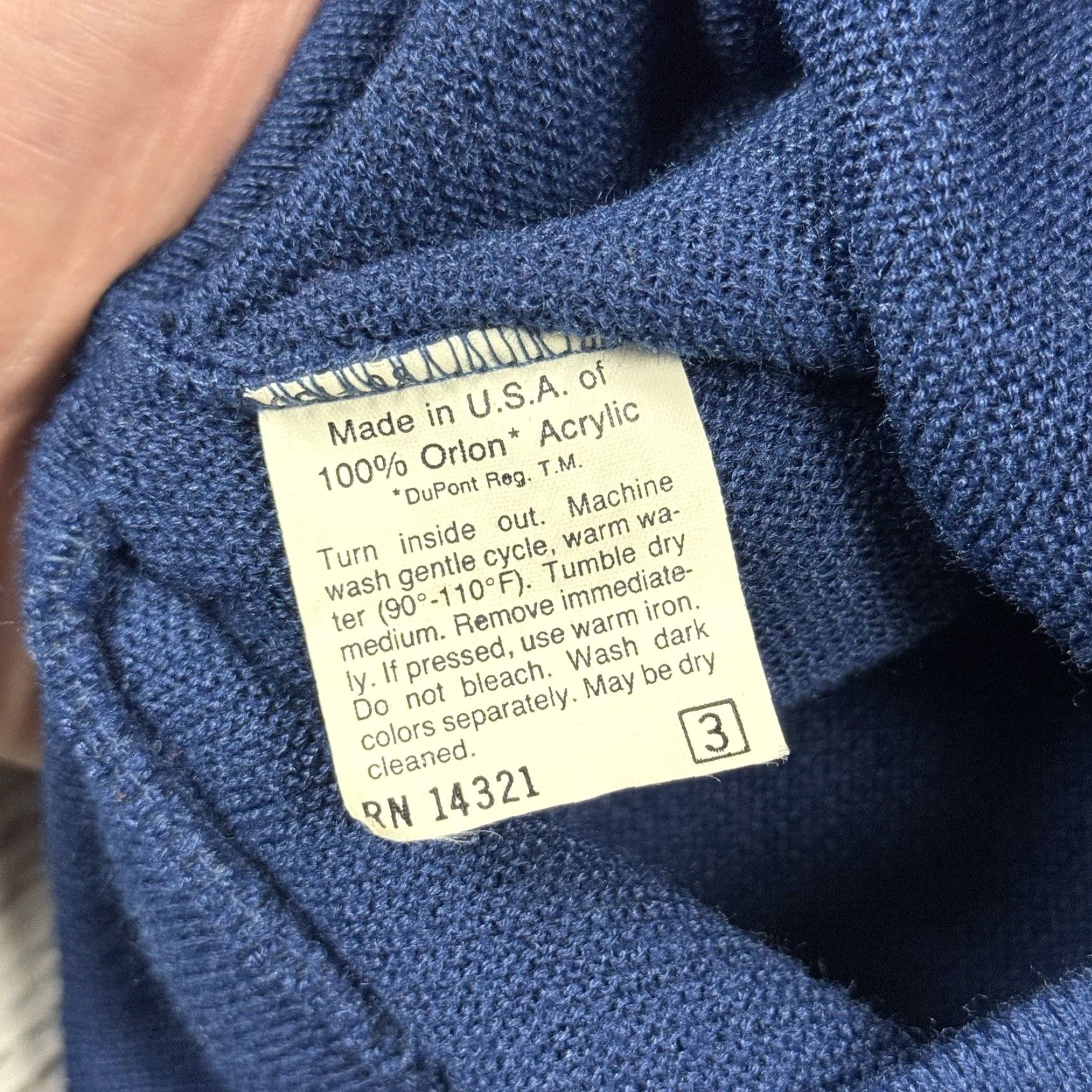 Vintage VINTAGE Thane Orlon Acrylic Cardigan Sweater Mens Essential Long Sleeve V-Neck Blue L 80s Grunge Casual Size US L / EU 52-54 / 3 - 6 Thumbnail