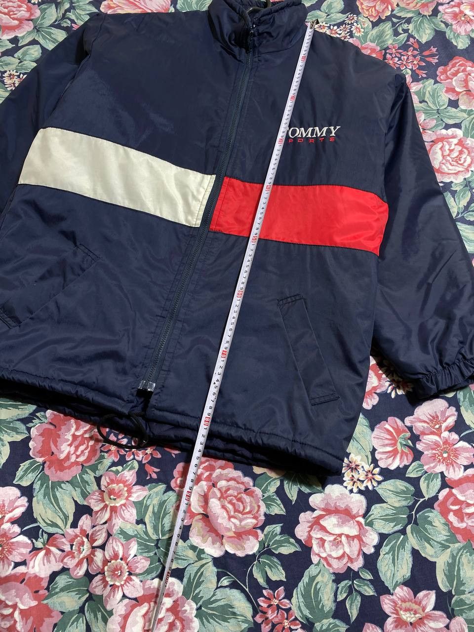 Tommy Hilfiger Vintage Tommy Hilfiger Windbreaker Jacket Size US L / EU 52-54 / 3 - 11 Thumbnail