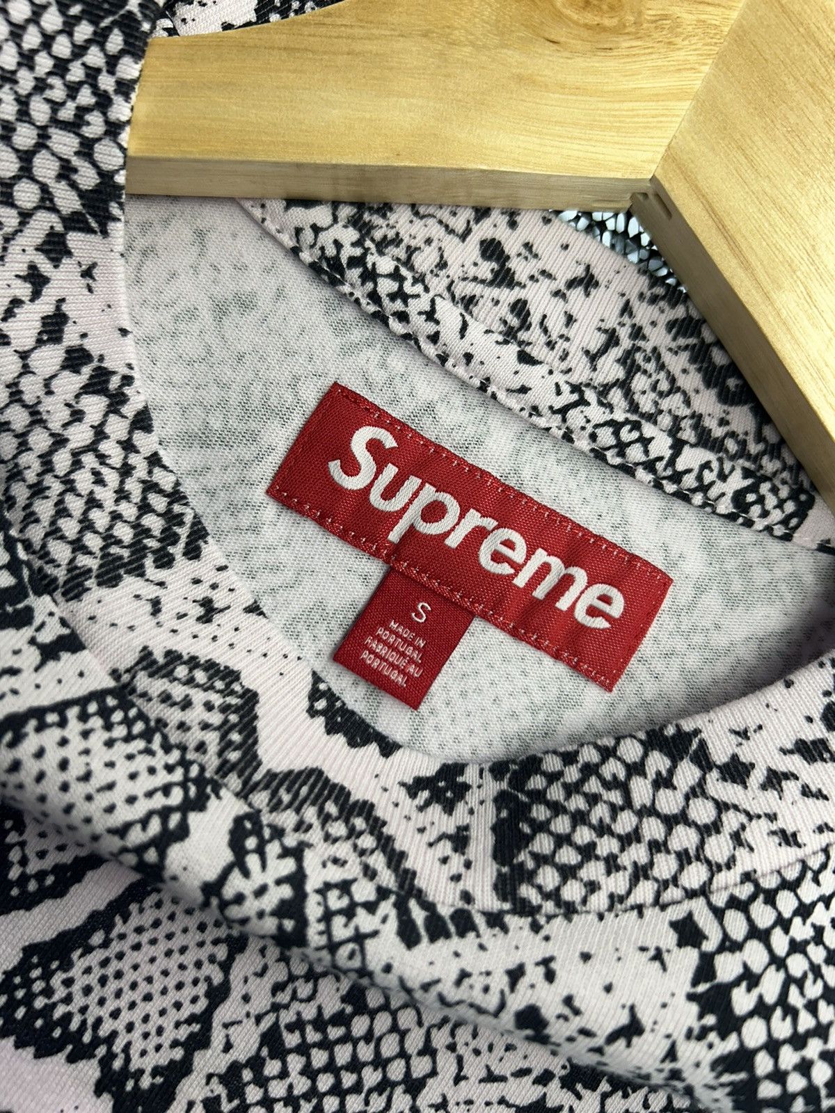 Supreme Supreme Snakeskin T-shirt Size US S / EU 44-46 / 1 - 4 Thumbnail