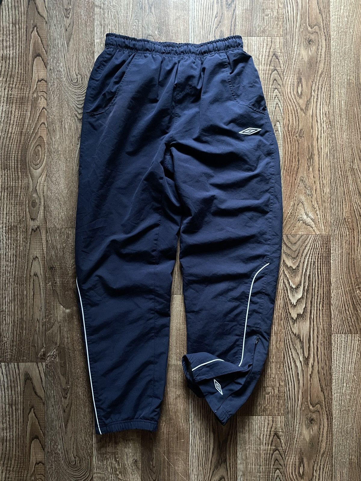 Umbro Mens Vintage Umbro track pants y2k sweatpants rare 90s baggy Size US 32 / EU 48 - 1 Thumbnail