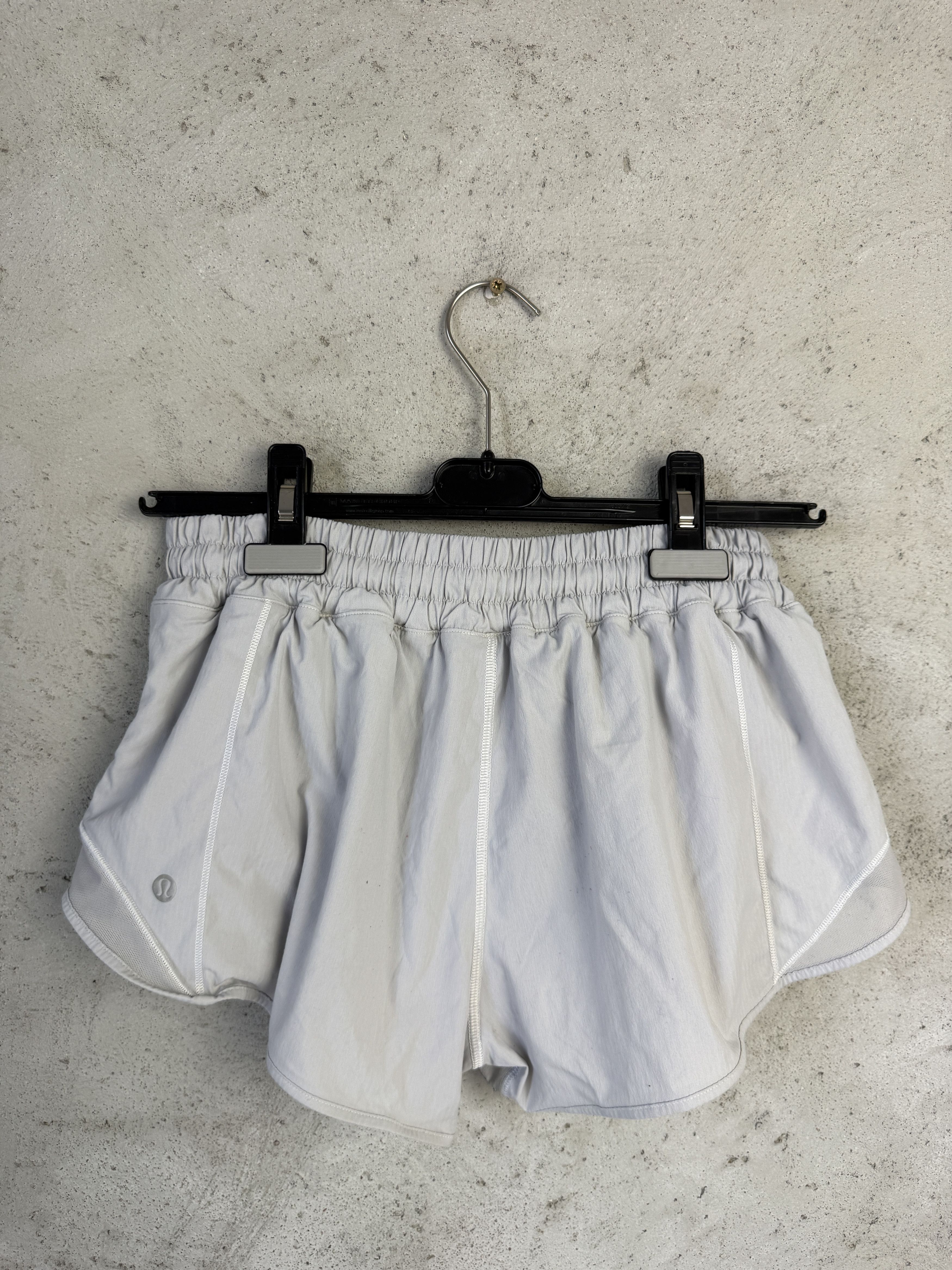 Lululemon Lululemon Hotty Hot shorts sport gym yoga pilates Size 30" / US 8 / IT 44 - 1 Thumbnail