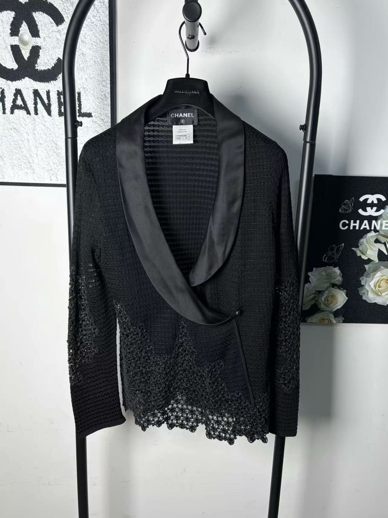Chanel Chanel Knit White Sweater XL Women Size XL / US 12-14 / IT 48-50 - 1 Thumbnail
