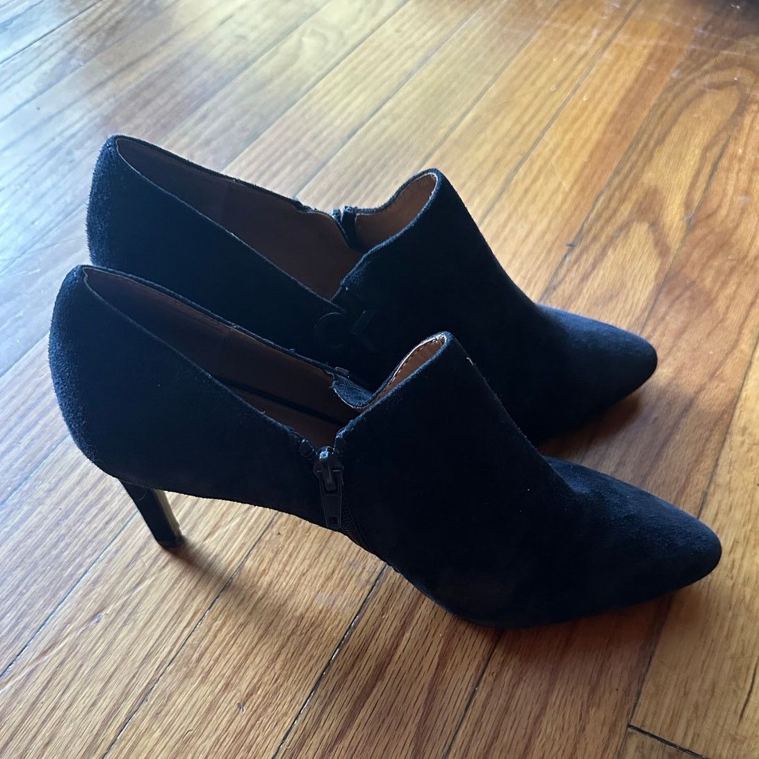 Calvin Klein Calvin Klein Joanie Dark Blue Suede Ankle Booties Women’s 8 Size US 8 / IT 38 - 1 Thumbnail