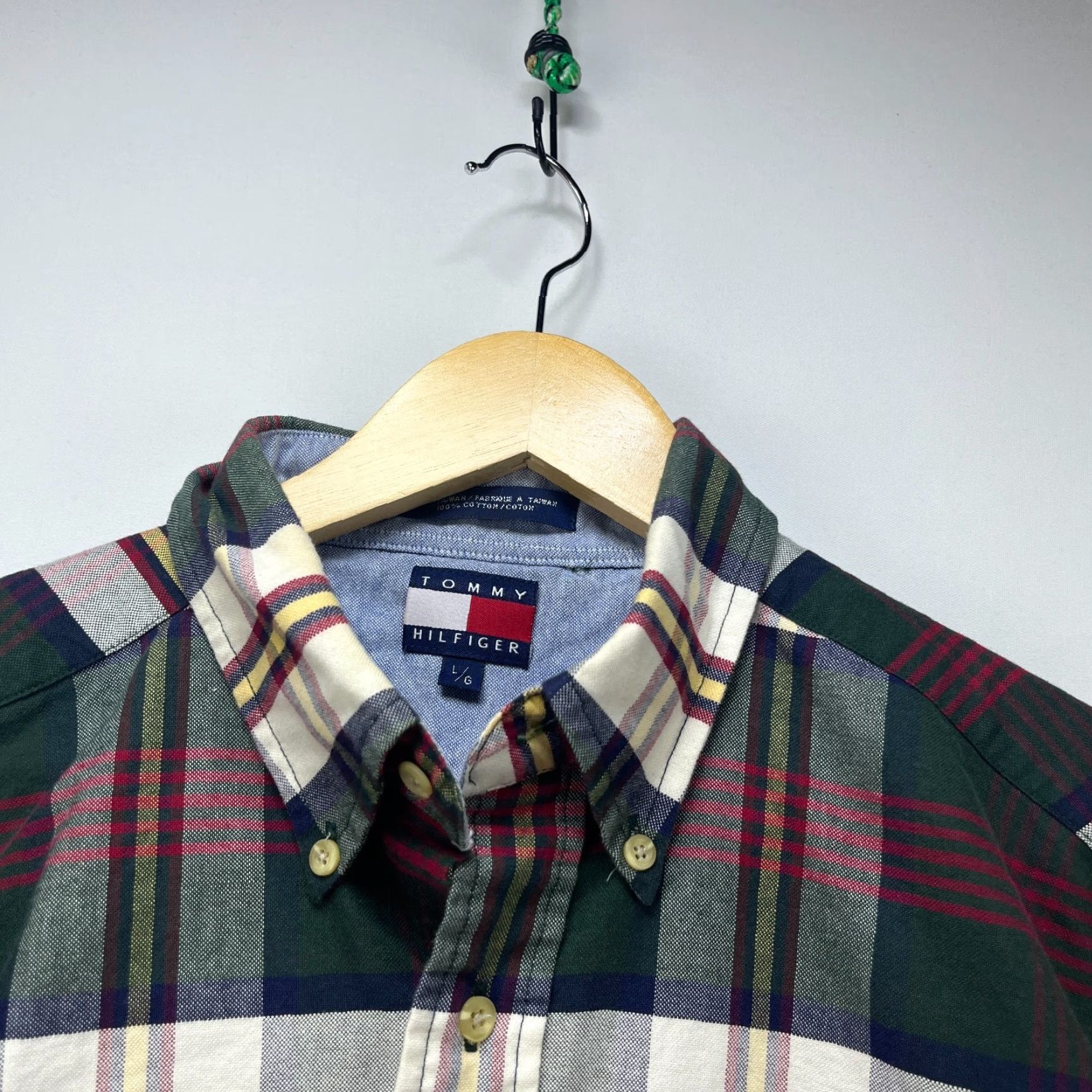 Tommy Hilfiger VINTAGE Tommy Hilfiger Button-Up Long Sleeve Plaid Shirt L Green Mens 90s Size US L / EU 52-54 / 3 - 4 Thumbnail